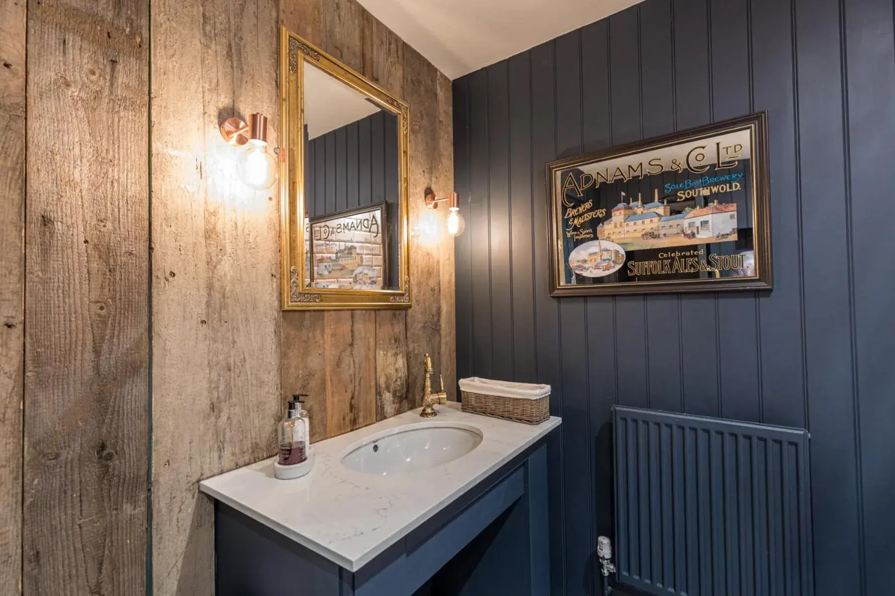 Lounge or bar, Bathroom in Duke Of Marlborough