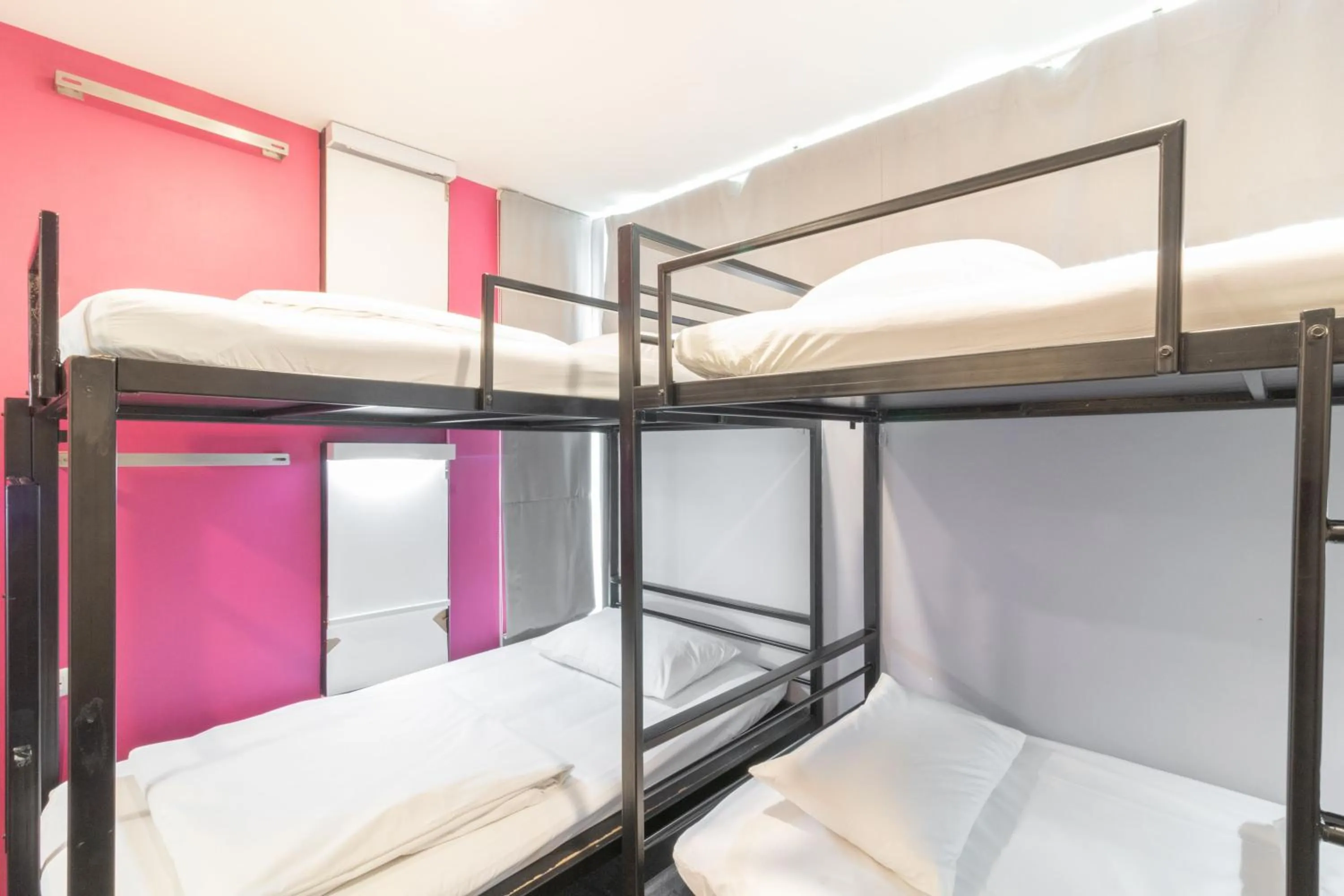 Bunk Bed in CheQinn Hostel - Sukhumvit 4 Nana Plaza