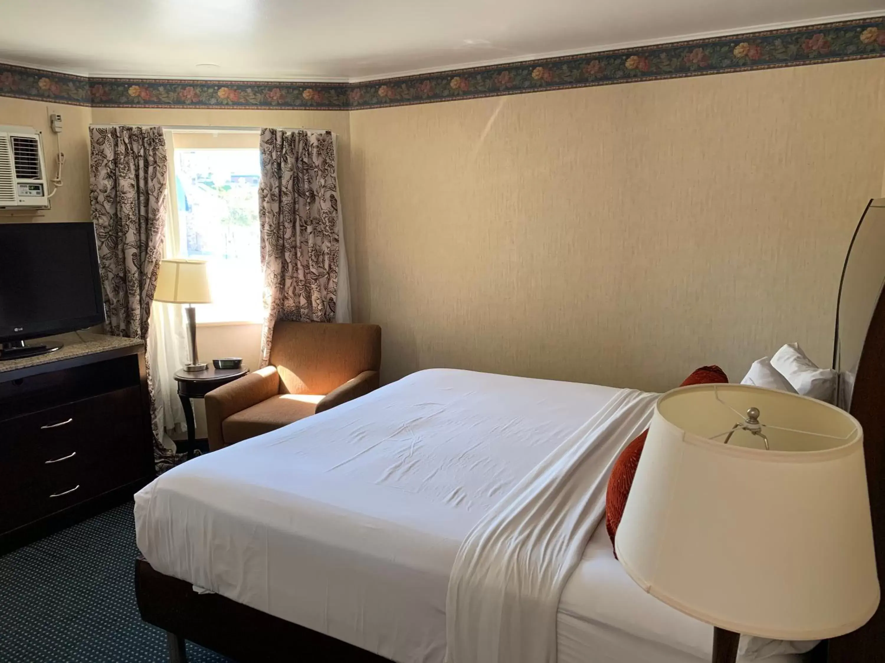 Photo of the whole room, Bed in Travelodge by Wyndham Rapid City