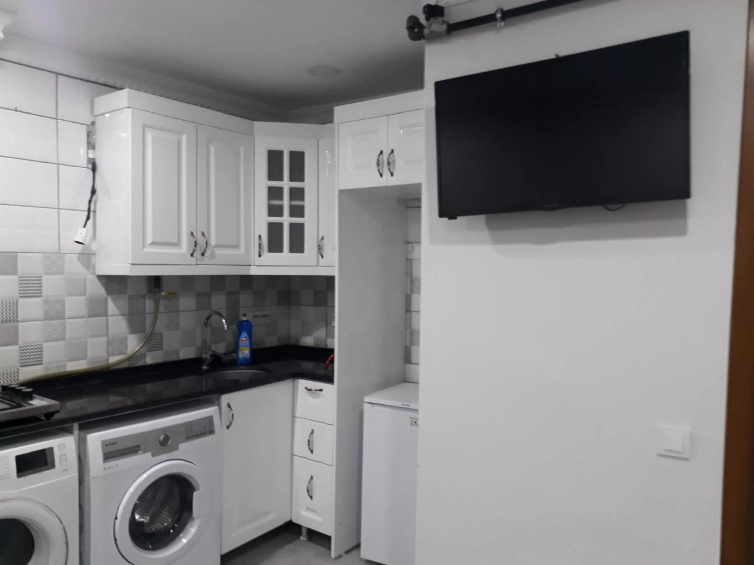 Kitchen or kitchenette in Arat Apartments