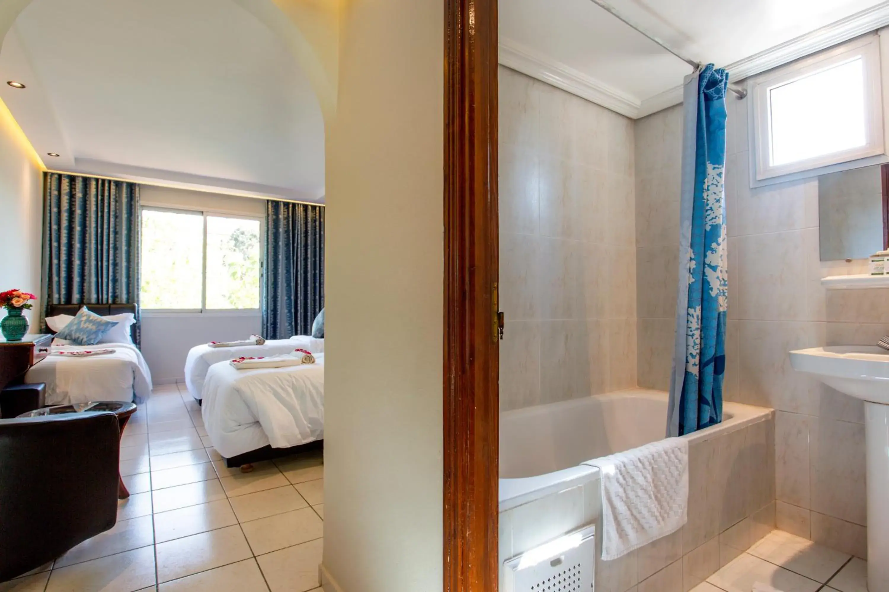 Toilet, Bed in Hotel Akabar Toilet, Bed in Hotel Akabar