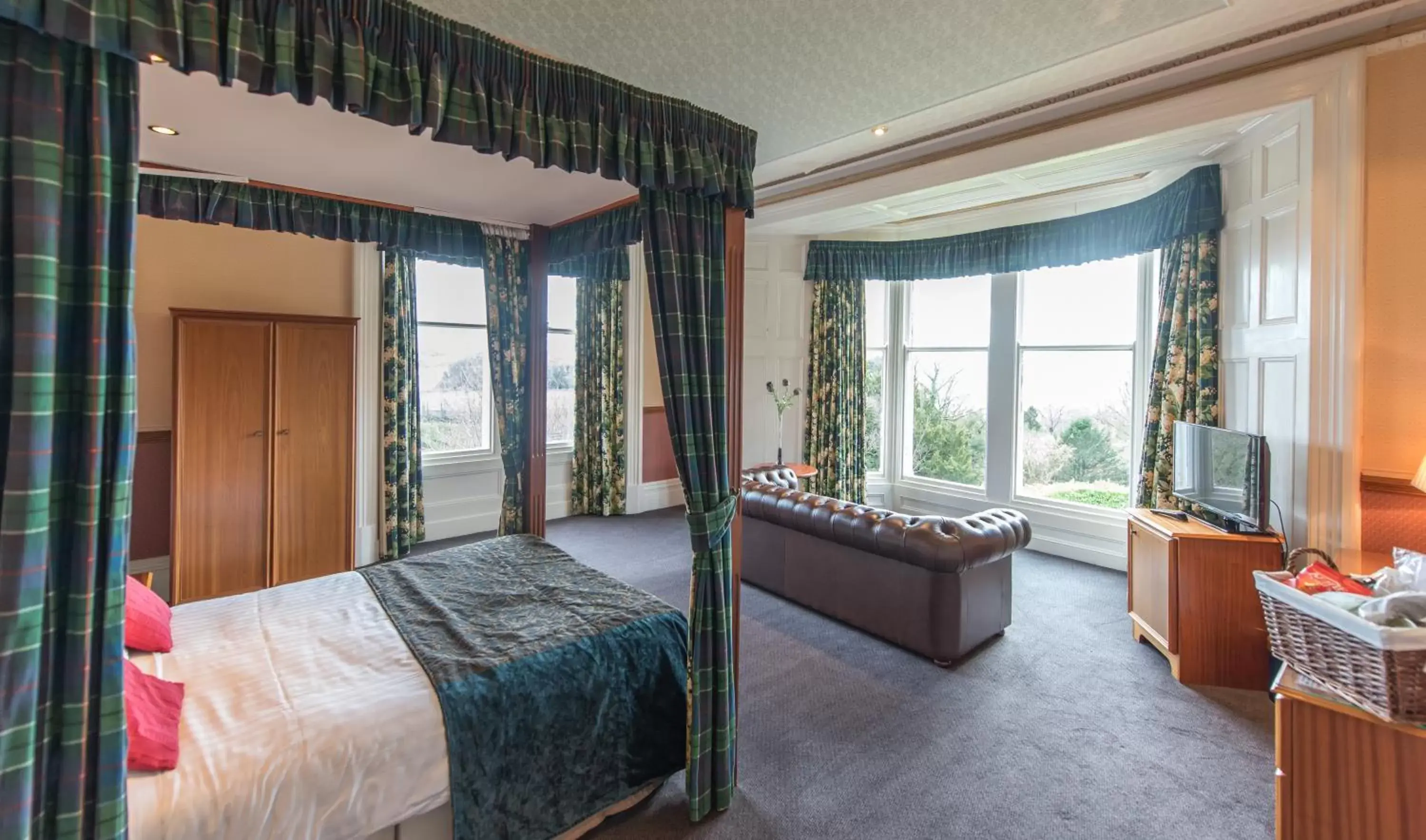 Photo of the whole room, Bed in Cumbria Grand Hotel