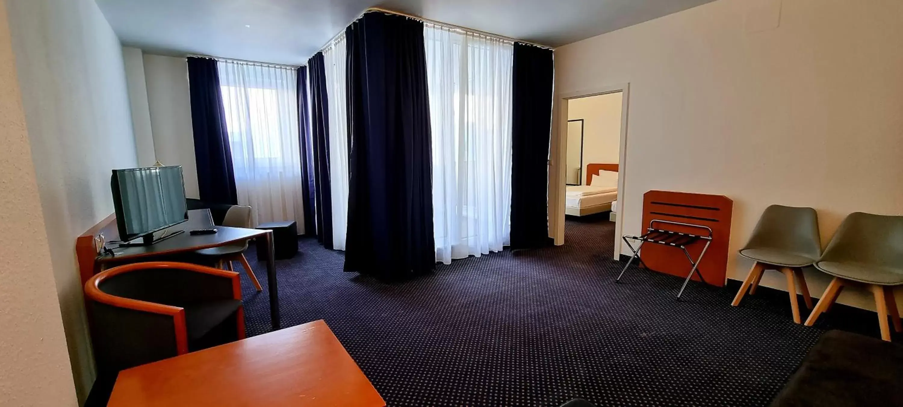 Living room, Bed in eXo Square Heidelberg/Schwetzingen - by SuperFly Hotels Living room, Bed in eXo Square Heidelberg/Schwetzingen - by SuperFly Hotels