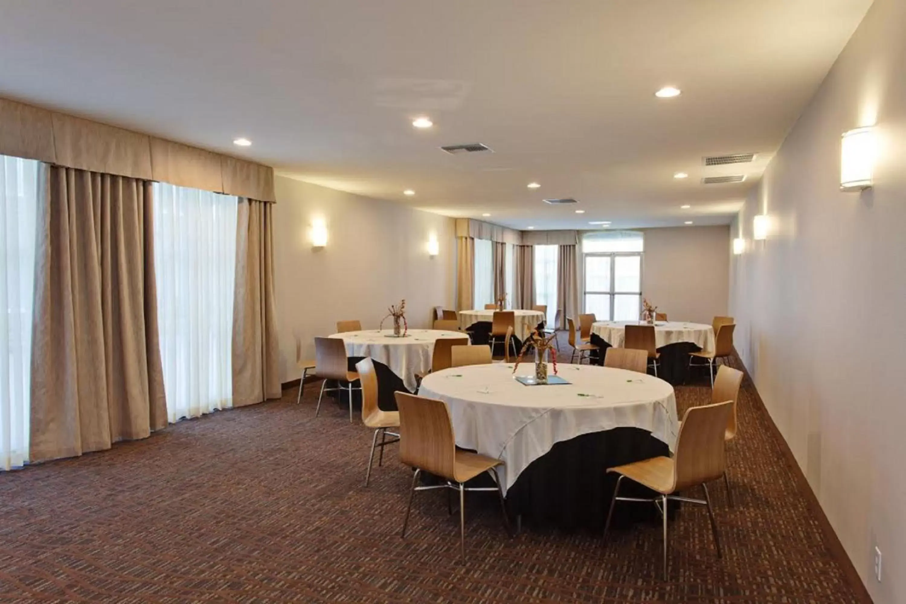 Meeting/conference room in Holiday Inn West Covina, an IHG Hotel