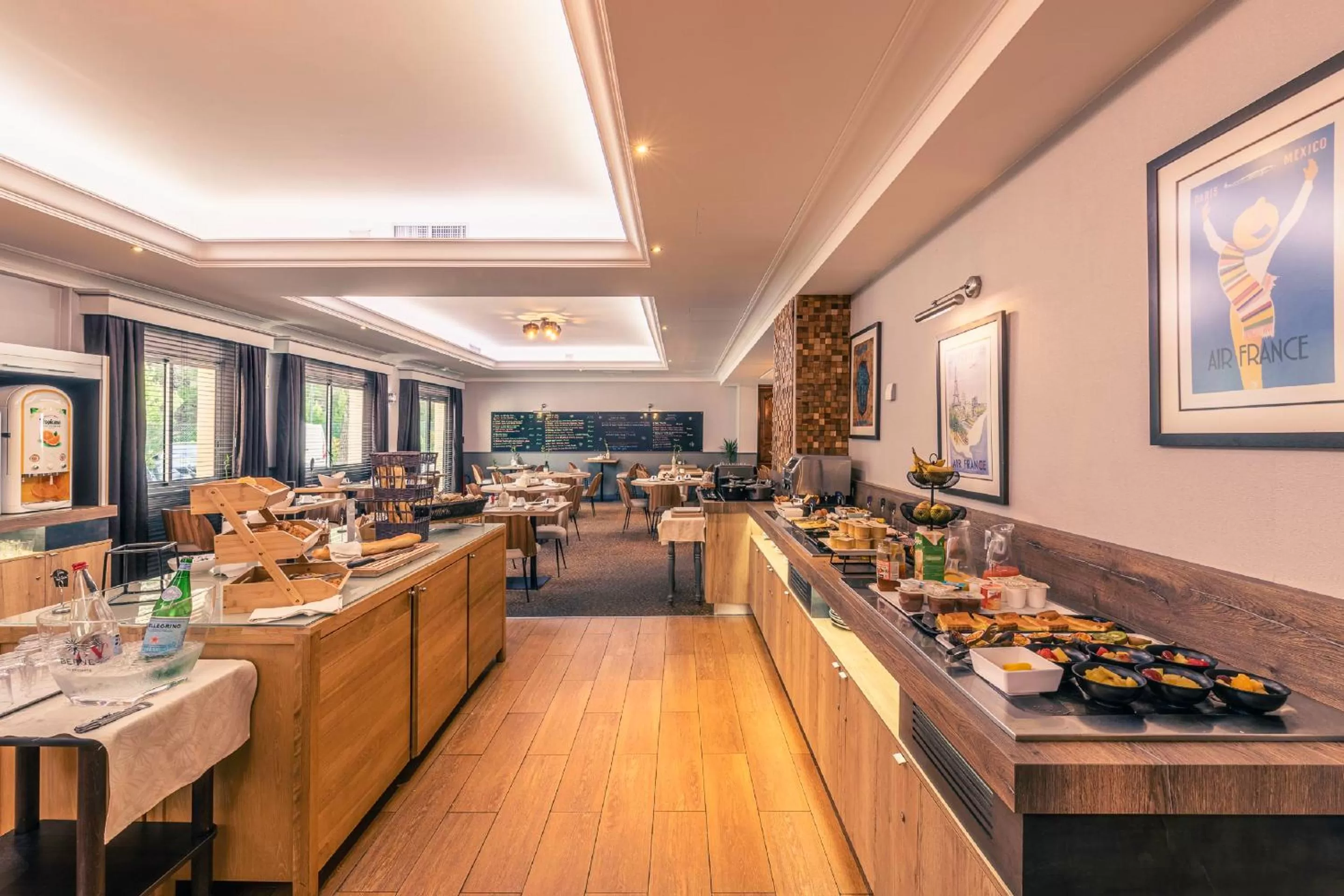 Buffet breakfast in Best Western Marseille Aeroport