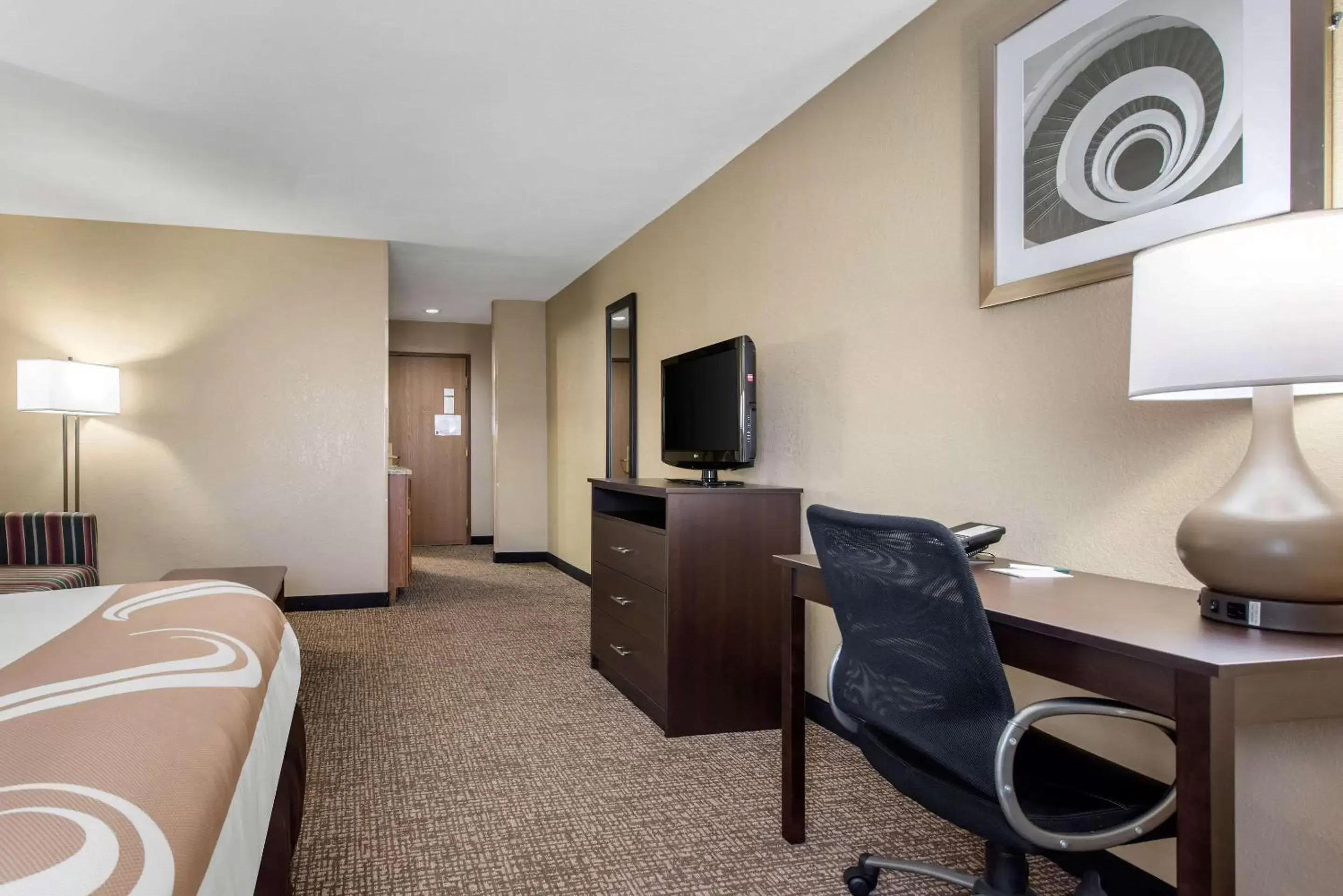 Photo of the whole room, TV/Entertainment Center in Quality Inn & Suites Lebanon I-65