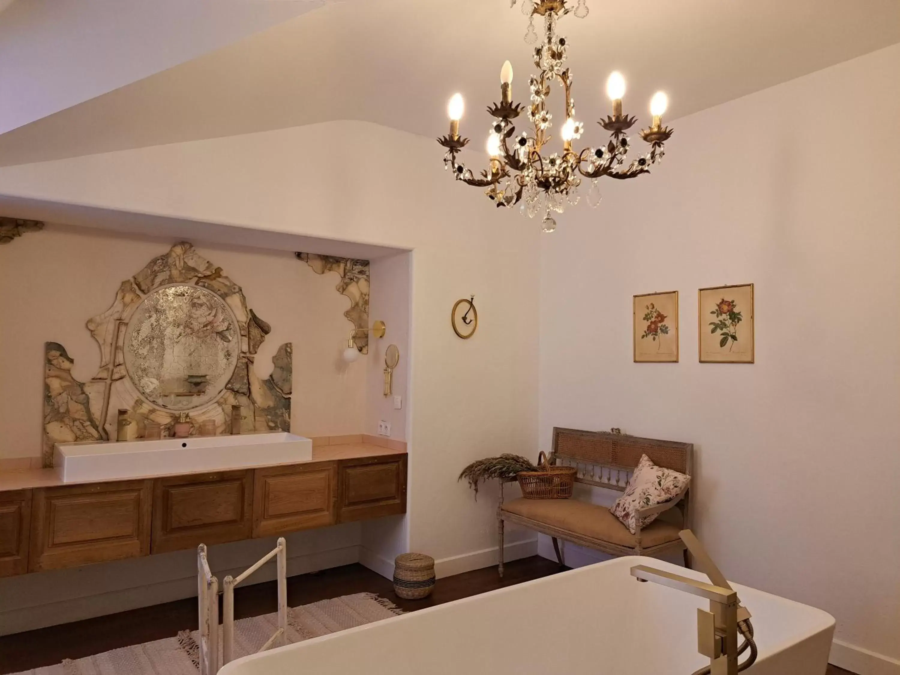 Bathroom, Seating Area in chambre d'hôtes Madame