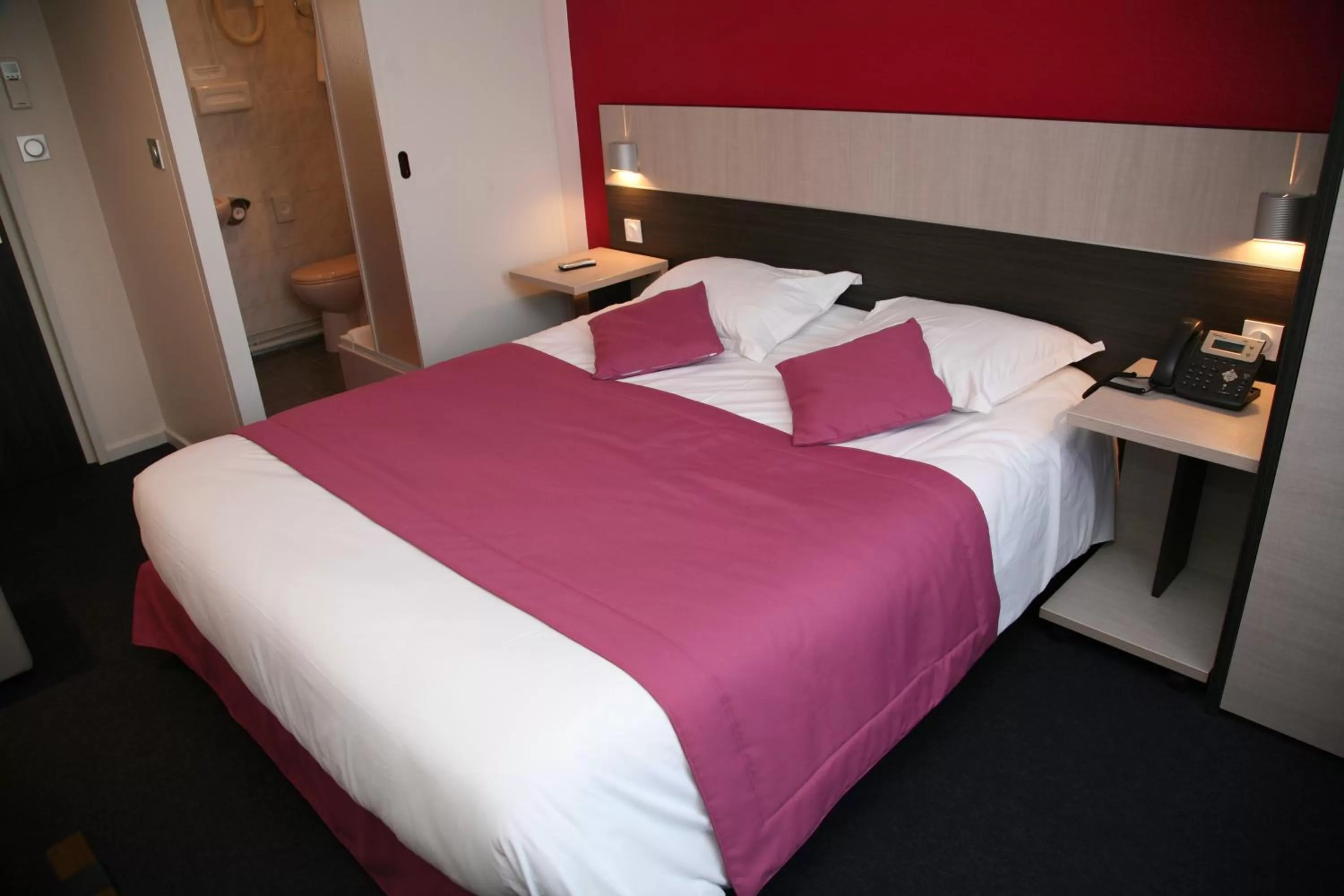 Double Room in Logis Hôtel- Restaurant La Renaissance