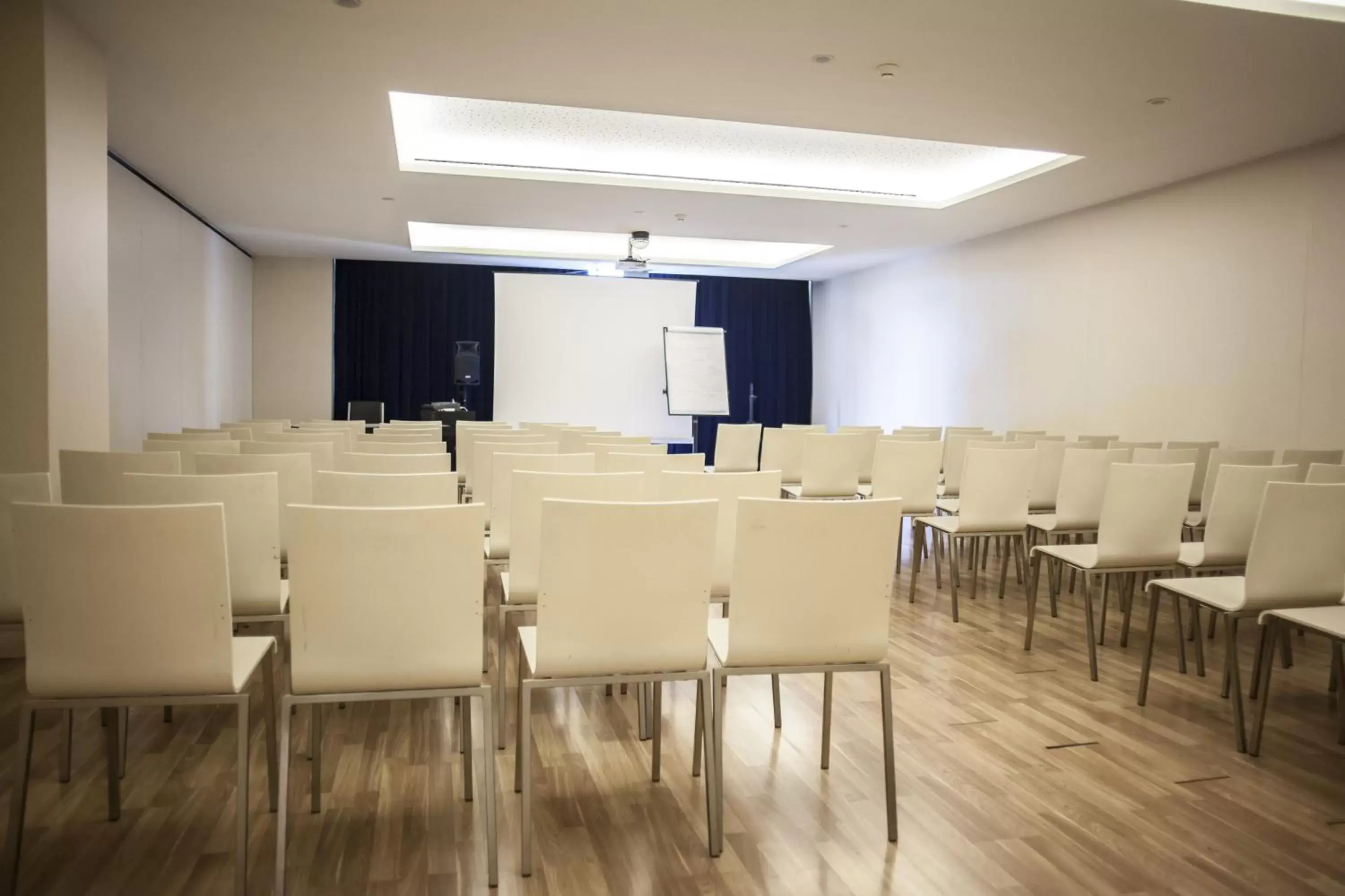 Business facilities in Just Hotel Lomazzo Fiera