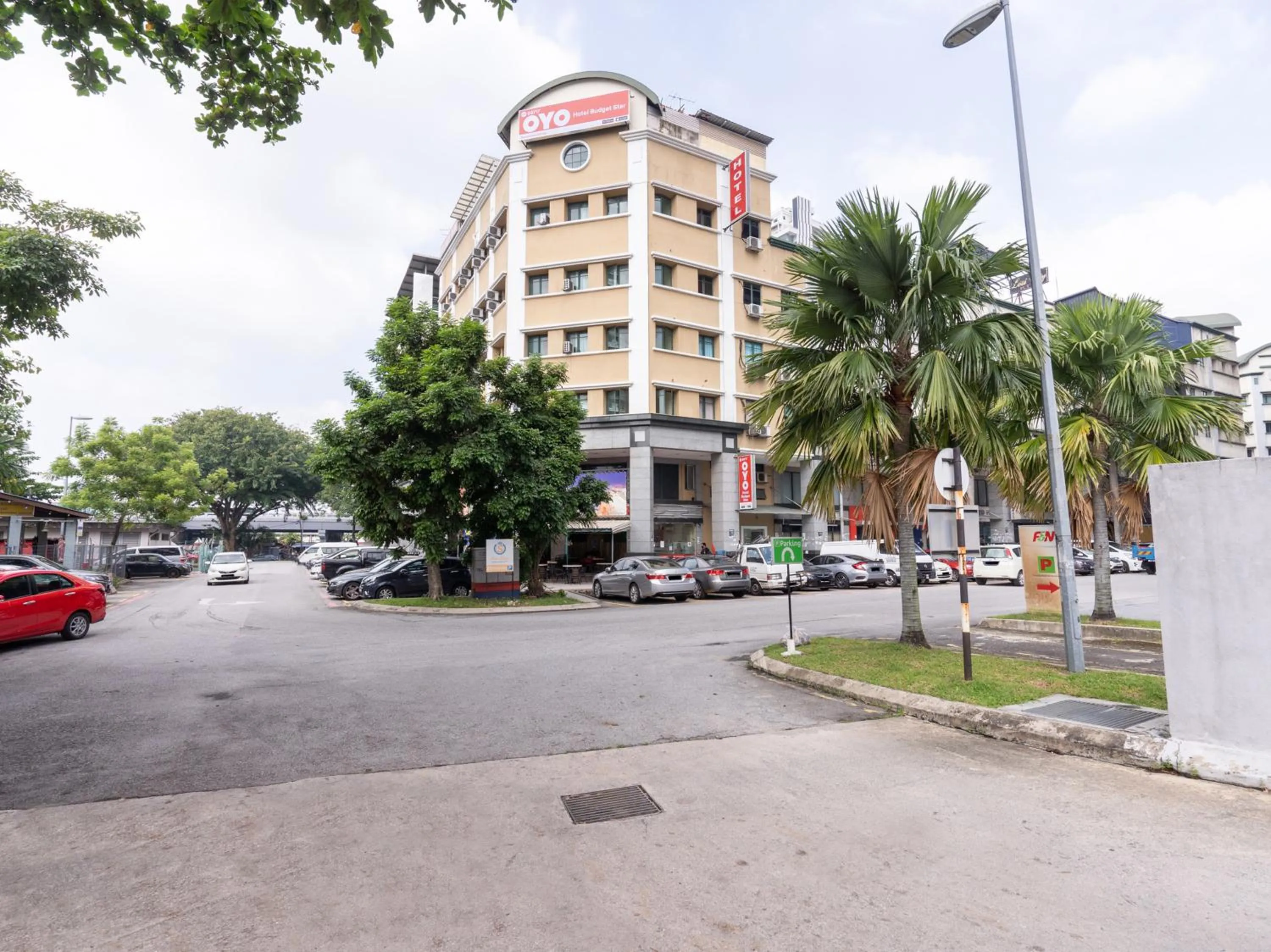 Property building in OYO 89717 Budget Star Hotel