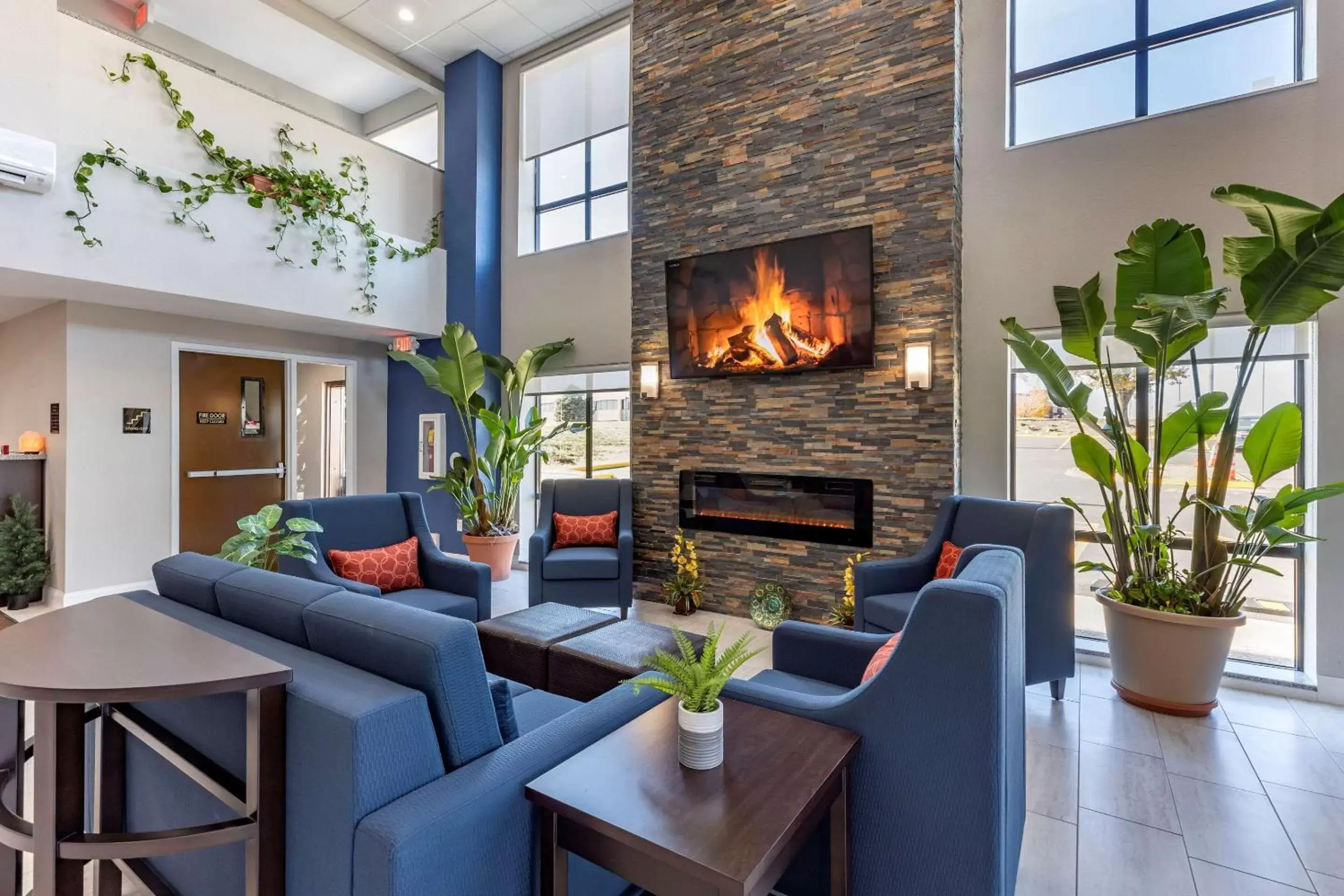 Lobby or reception, Lobby/Reception in Comfort Suites St Louis - Sunset Hills