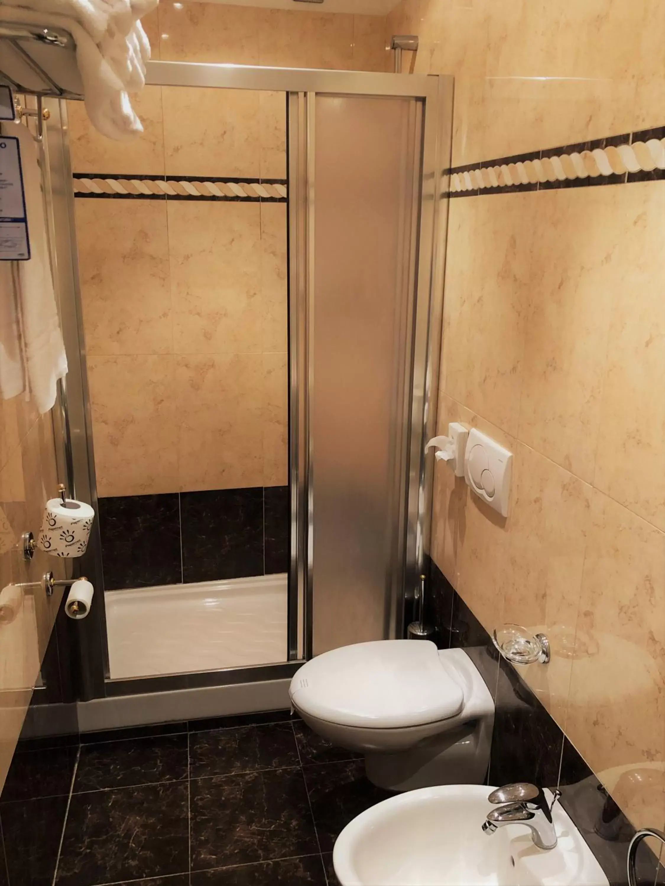 Bathroom in Hotel La Noce