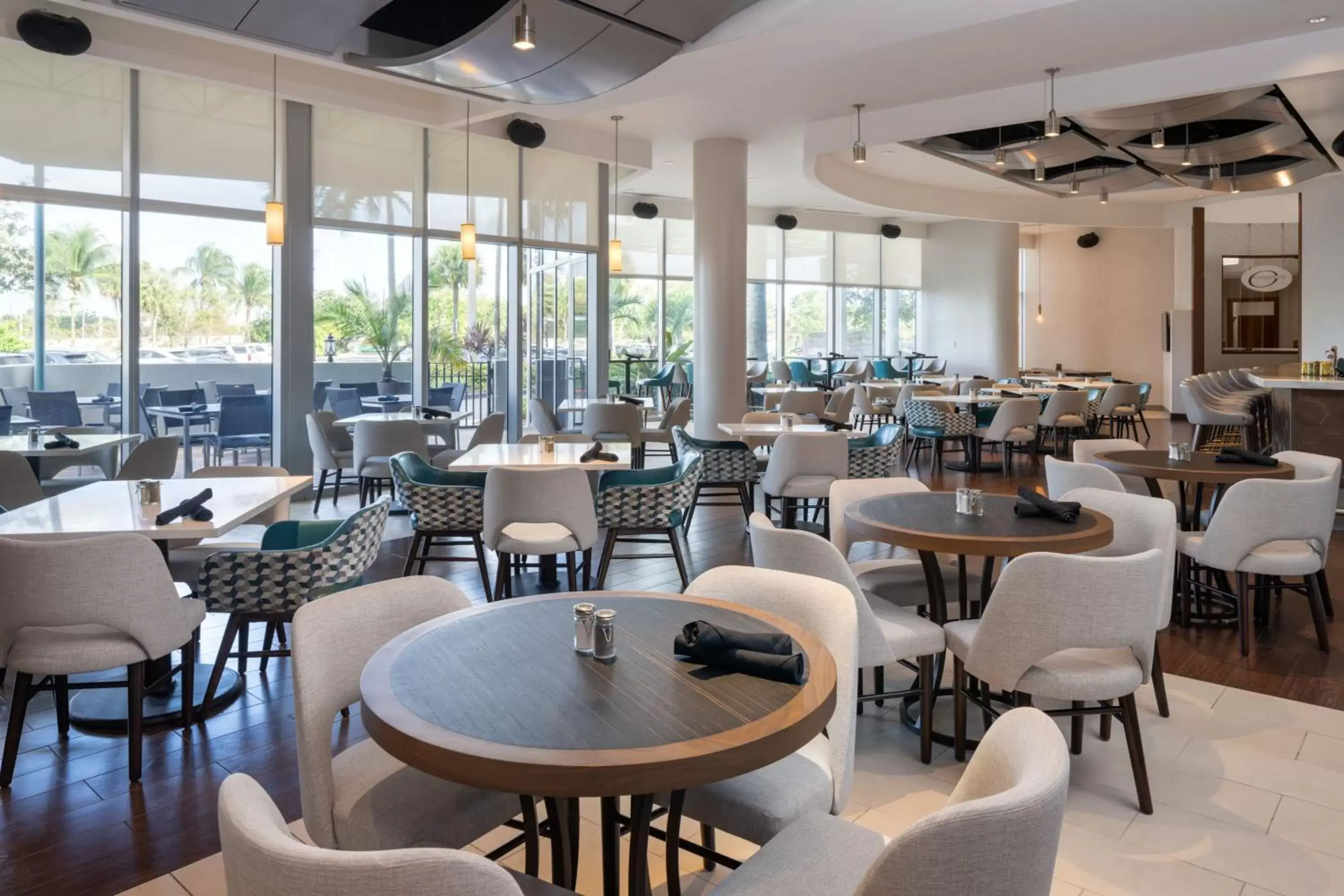 Restaurant/Places to Eat in Residence Inn by Marriott Miami Airport