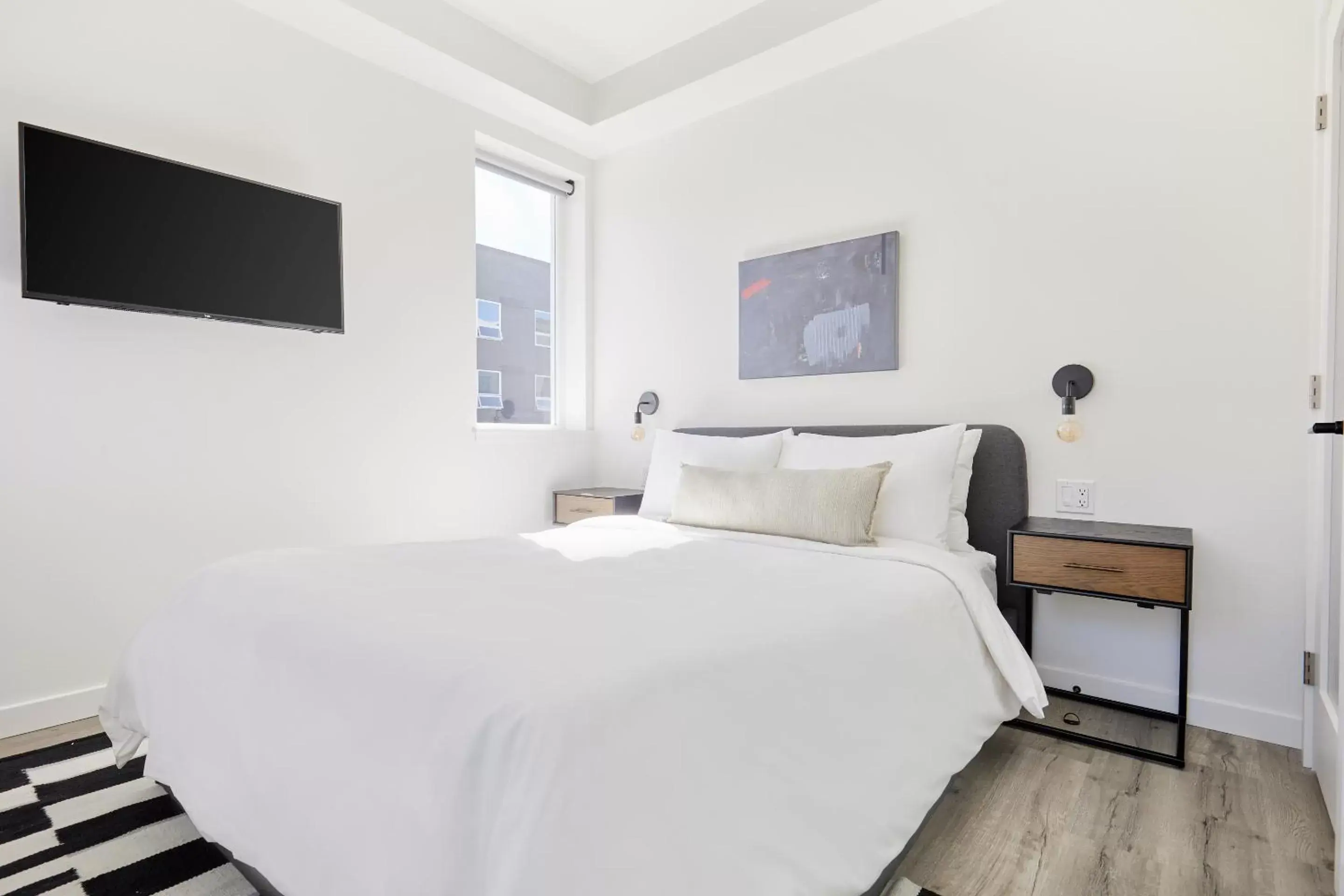 Superior Queen Room in Sonder The Boylston