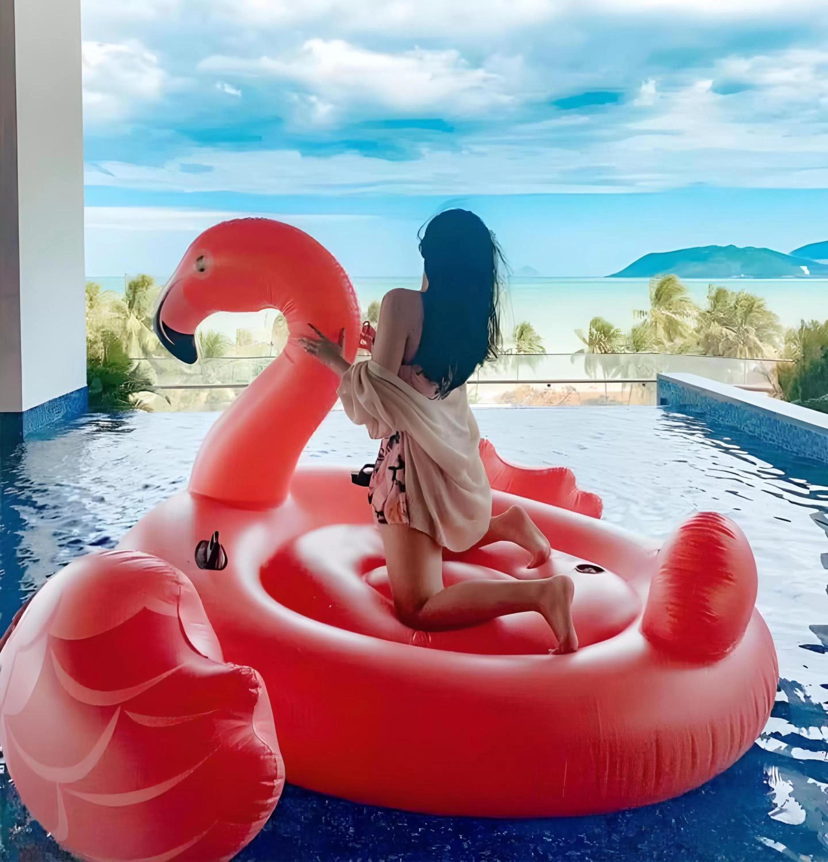 Swimming pool in Queen Ann Nha Trang Hotel