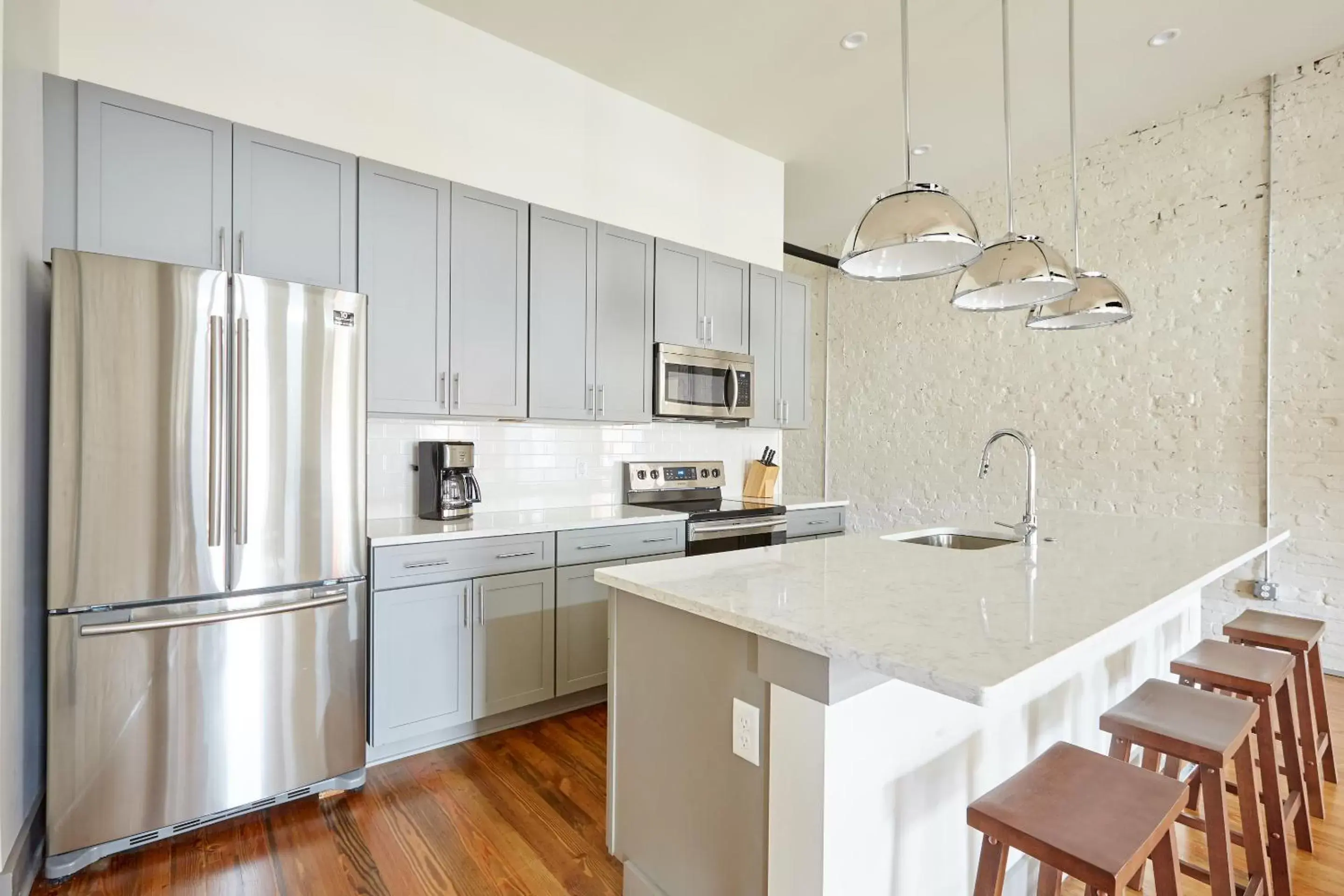 Living room, Kitchen/Kitchenette in Sonder Ellis Square