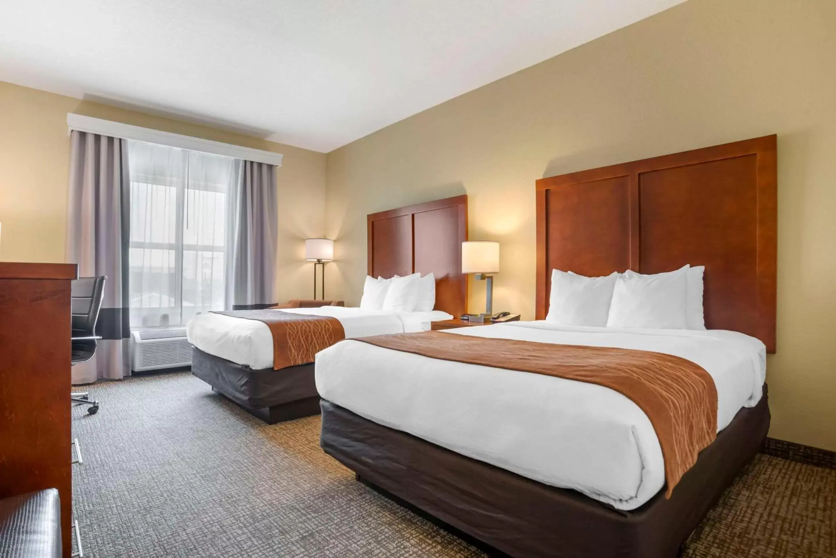 Bedroom, Bed in Comfort Inn & Suites Mobile near Eastern Shore Centre