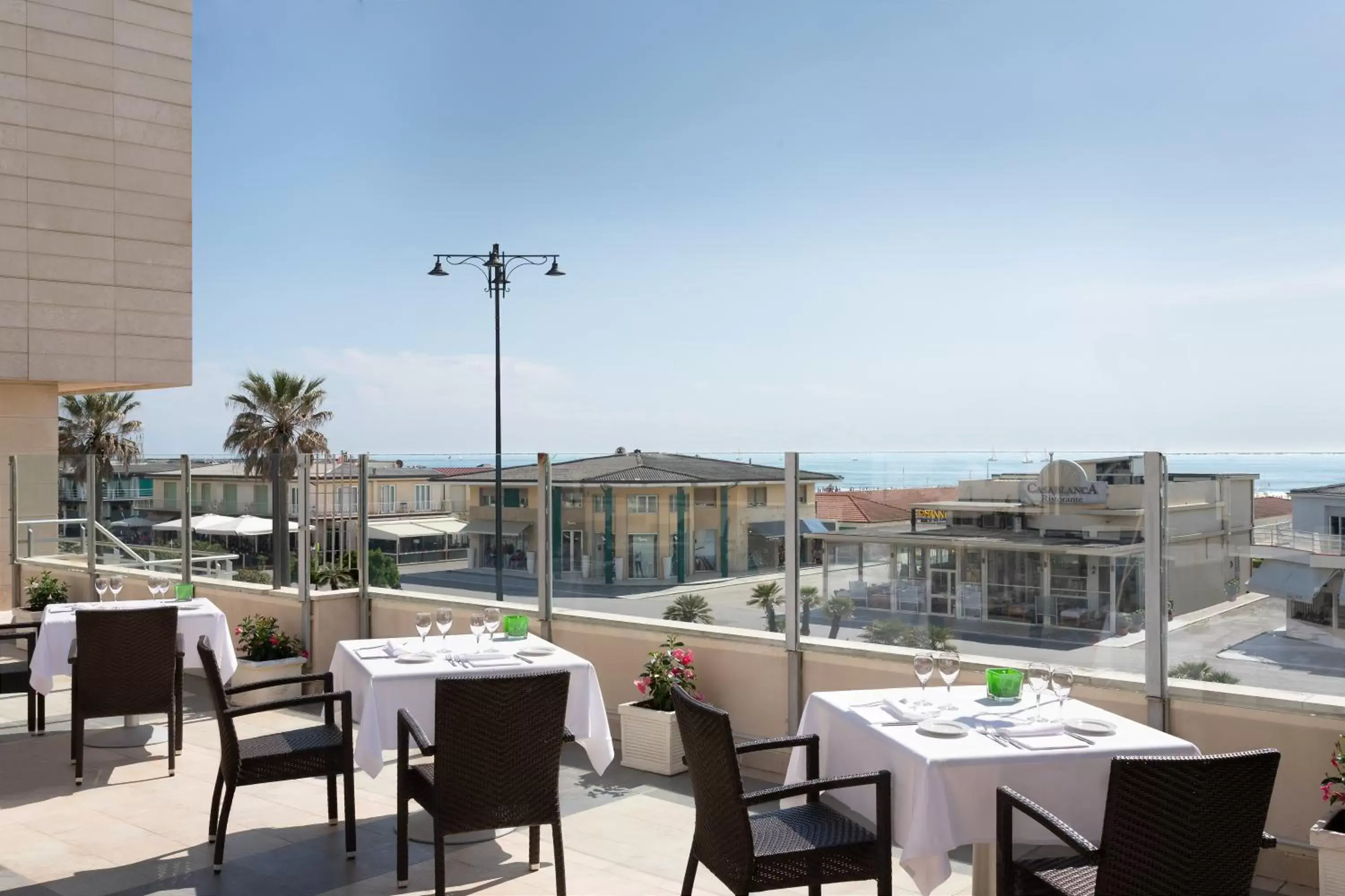 Restaurant/places to eat in Hotel Sina Astor Restaurant/places to eat in Hotel Sina Astor