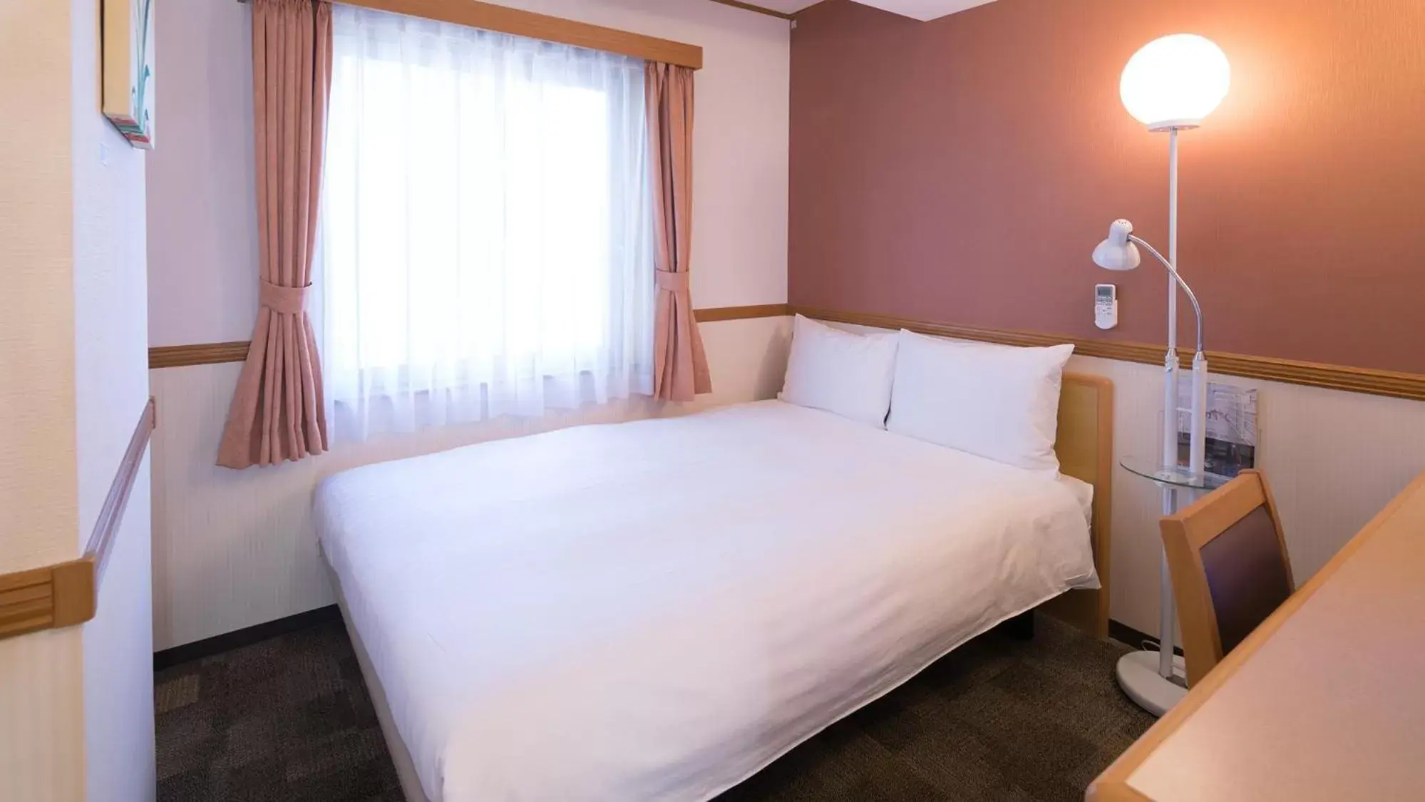 Bedroom, Bed in Toyoko Inn Hamamatsu eki Kita guchi