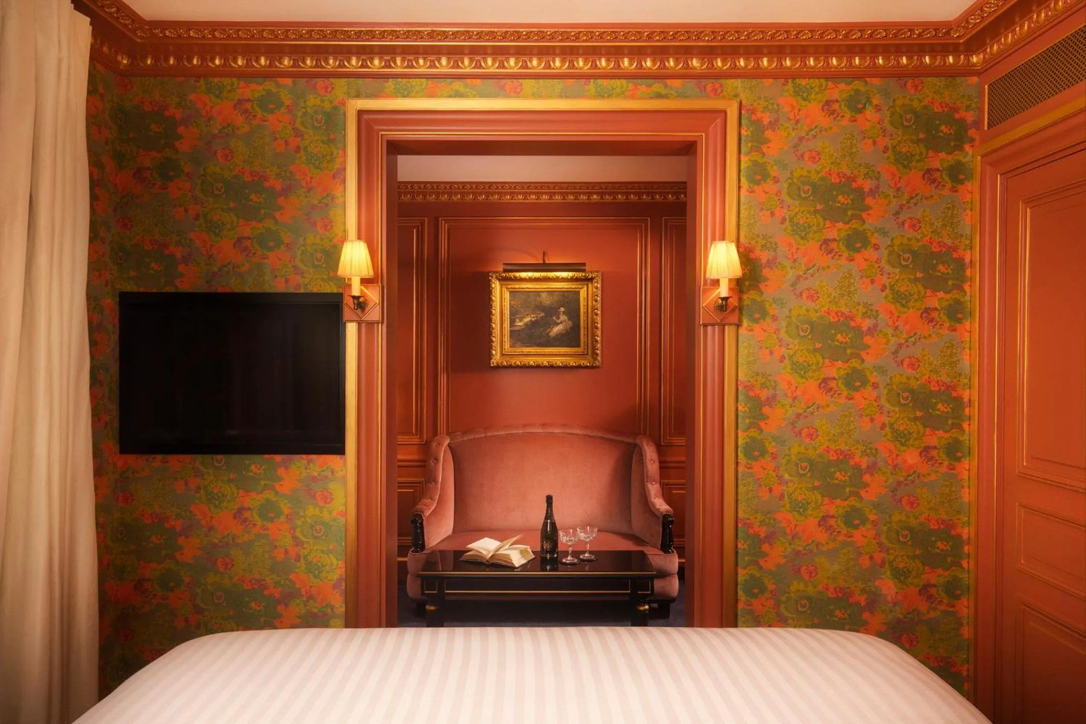 Living room, Bed in Maison Proust, Hotel & Spa La Mer