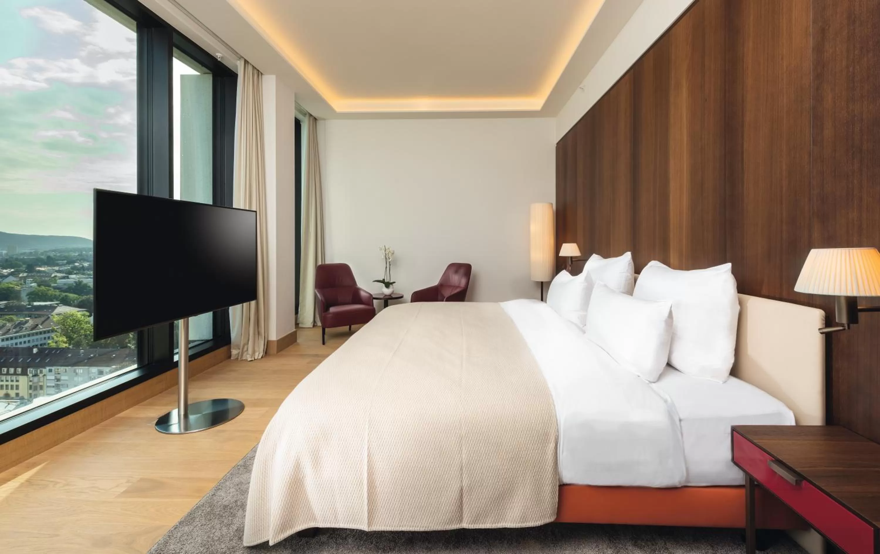 Photo of the whole room, Bed in Mövenpick Hotel Basel