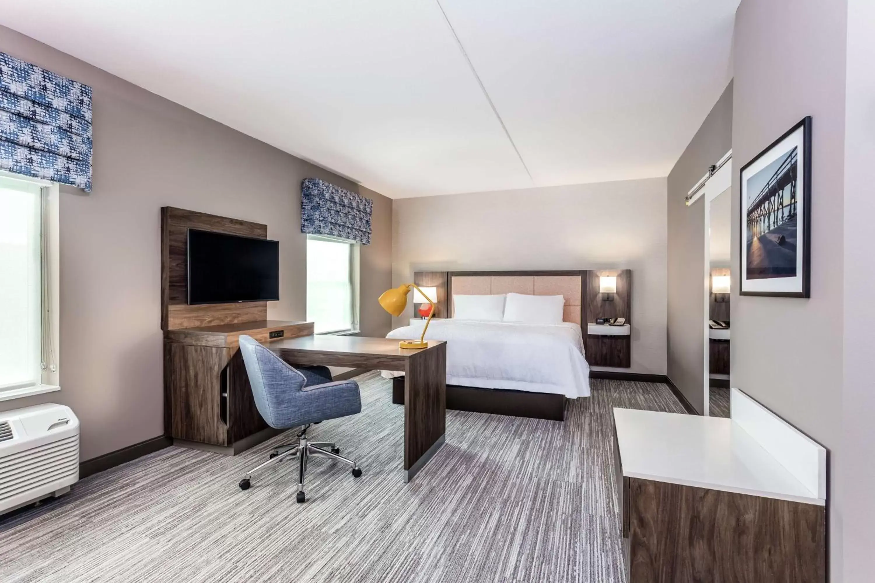 Bedroom, Bed in Hampton Inn & Suites Kittery