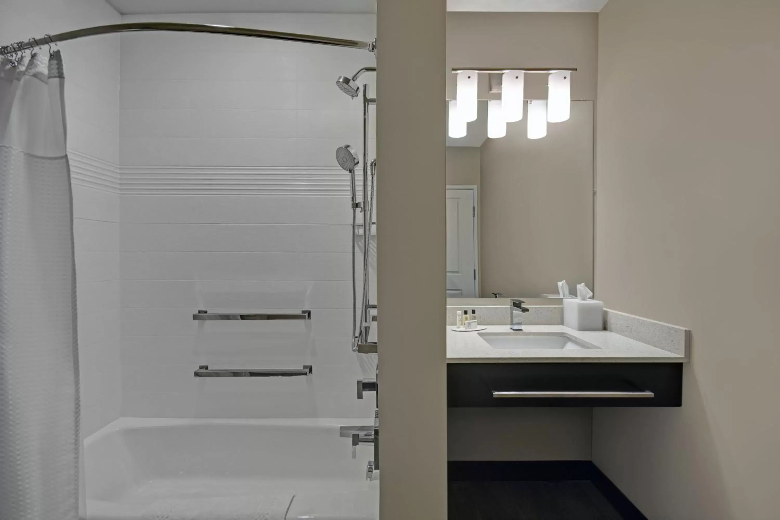 Bathroom in TownePlace Suites by Marriott Grand Rapids Wyoming