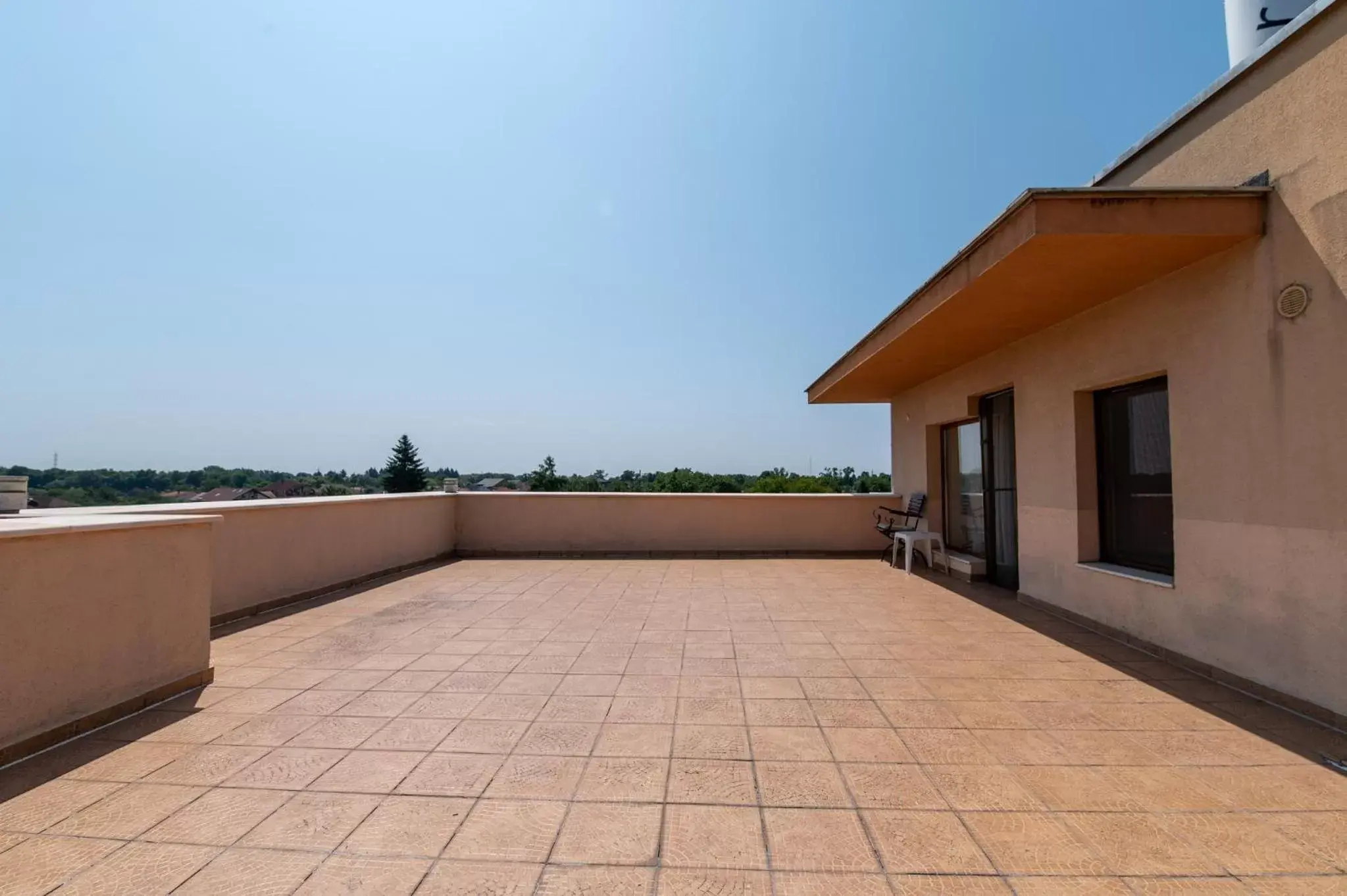 Balcony/Terrace in Hotel Oxford Inns&Suites