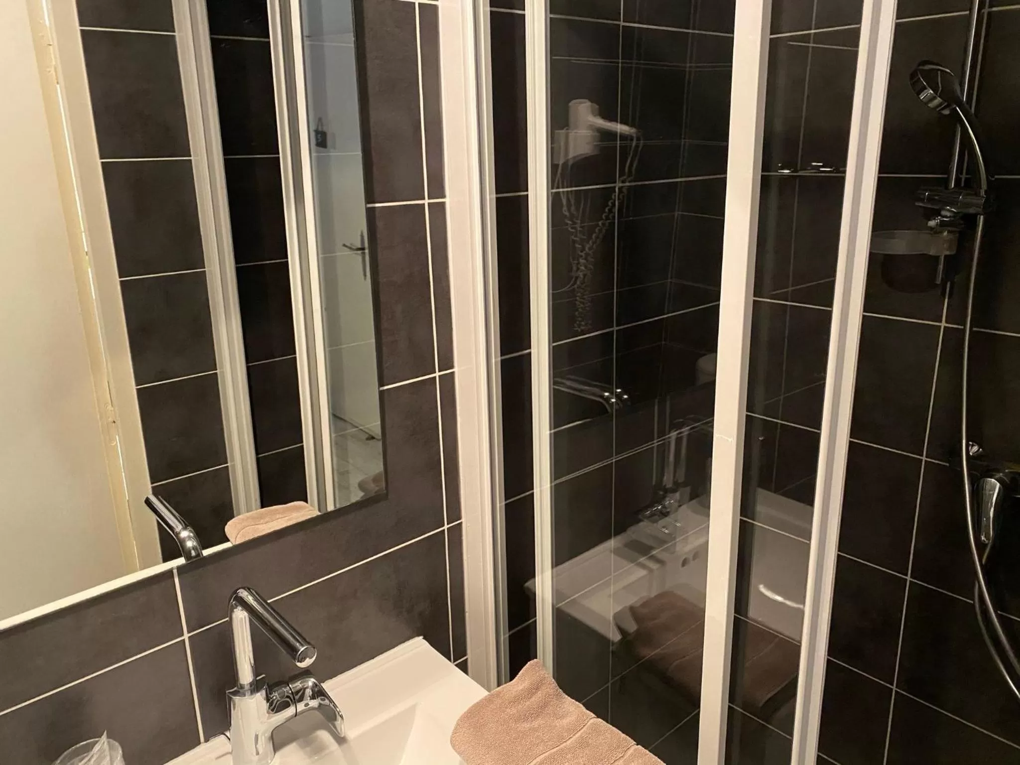 Property building, Bathroom in Hôtel Restaurant Le Provençal