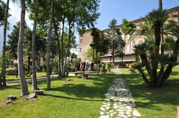 Balcony/Terrace, Garden in Hotel Il Cavalier D'Arpino