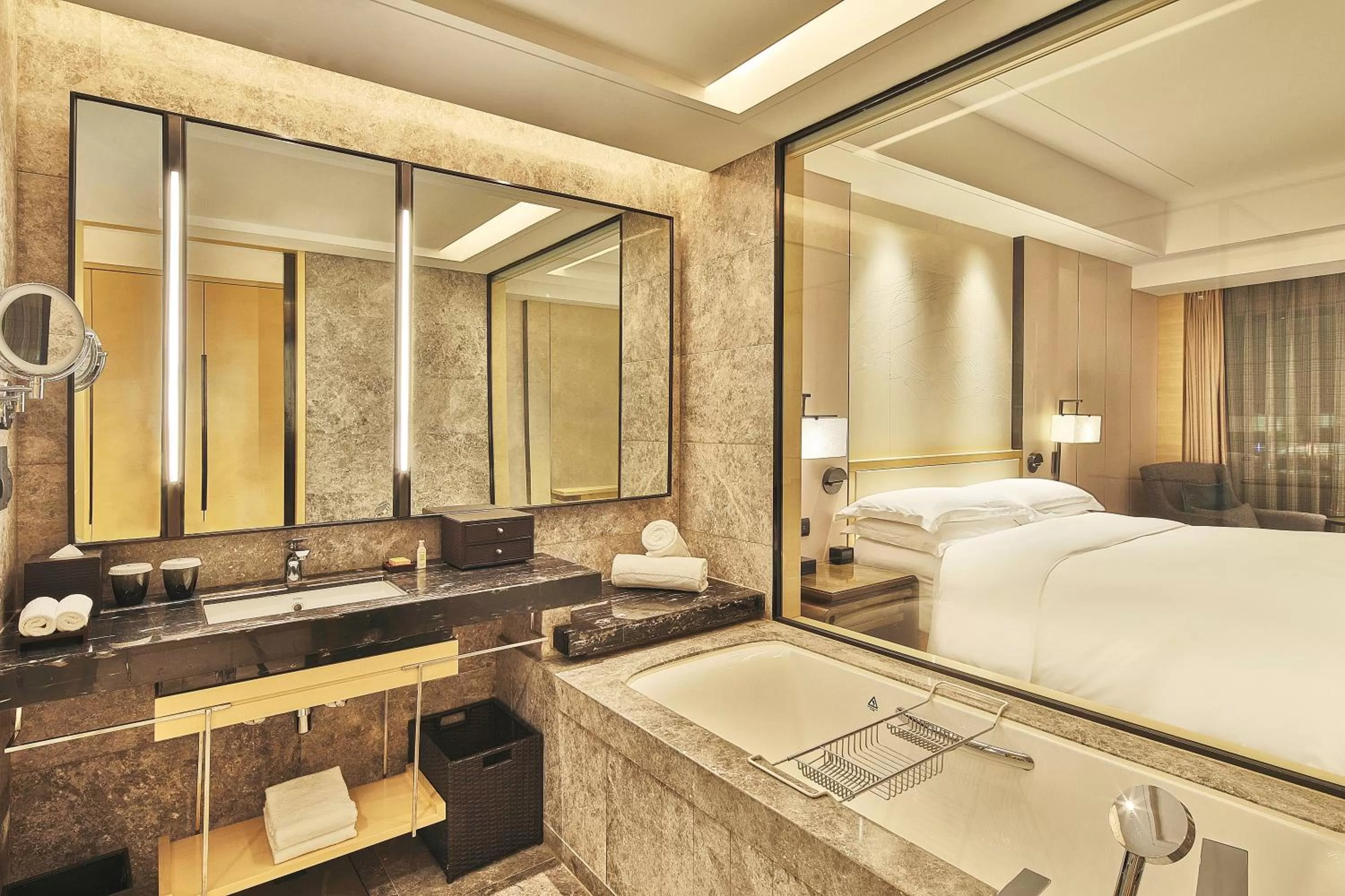 Bathroom, Bed in Hilton Suzhou