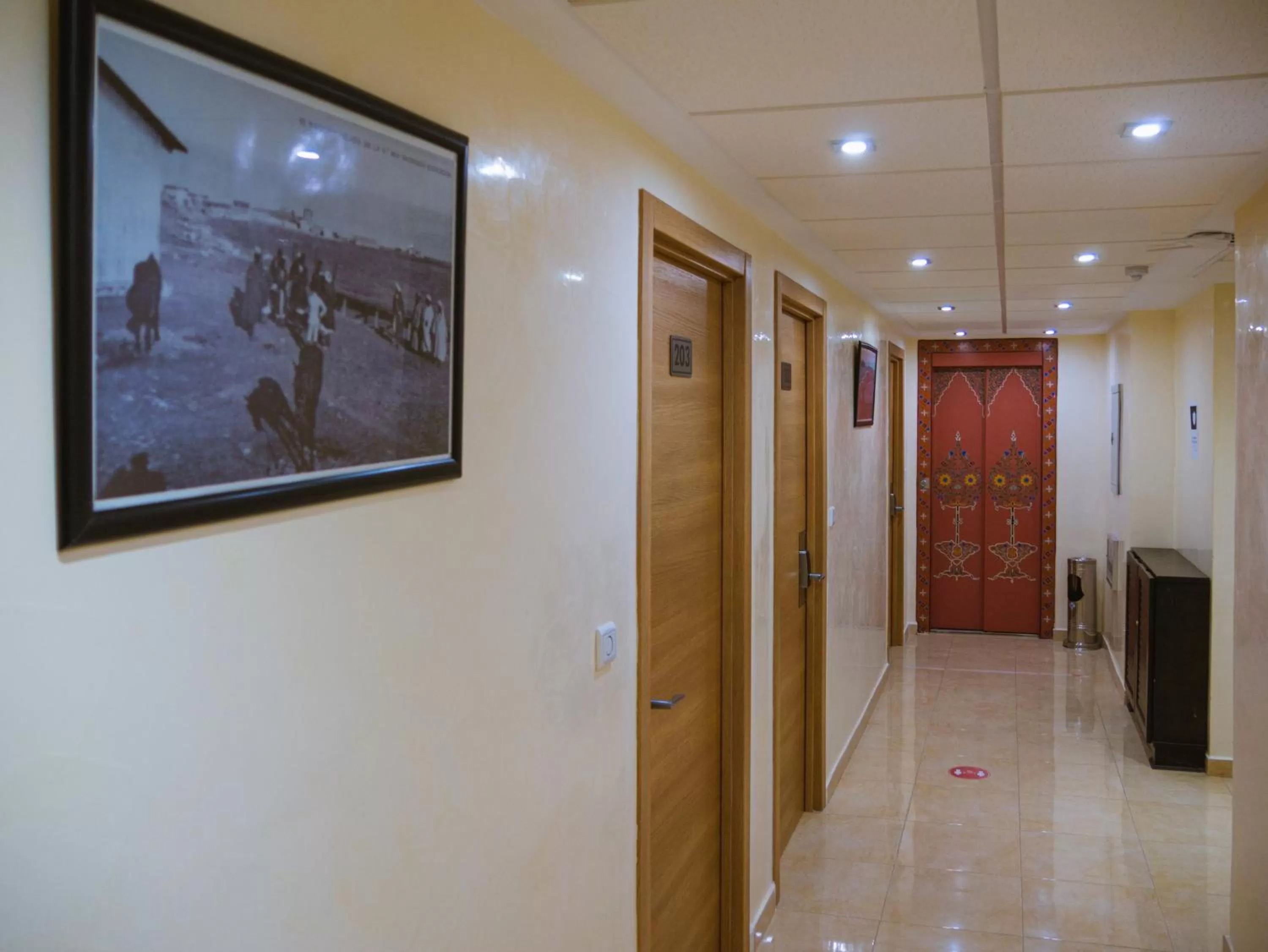 TV/Entertainment Center in Hotel L'Aéroport