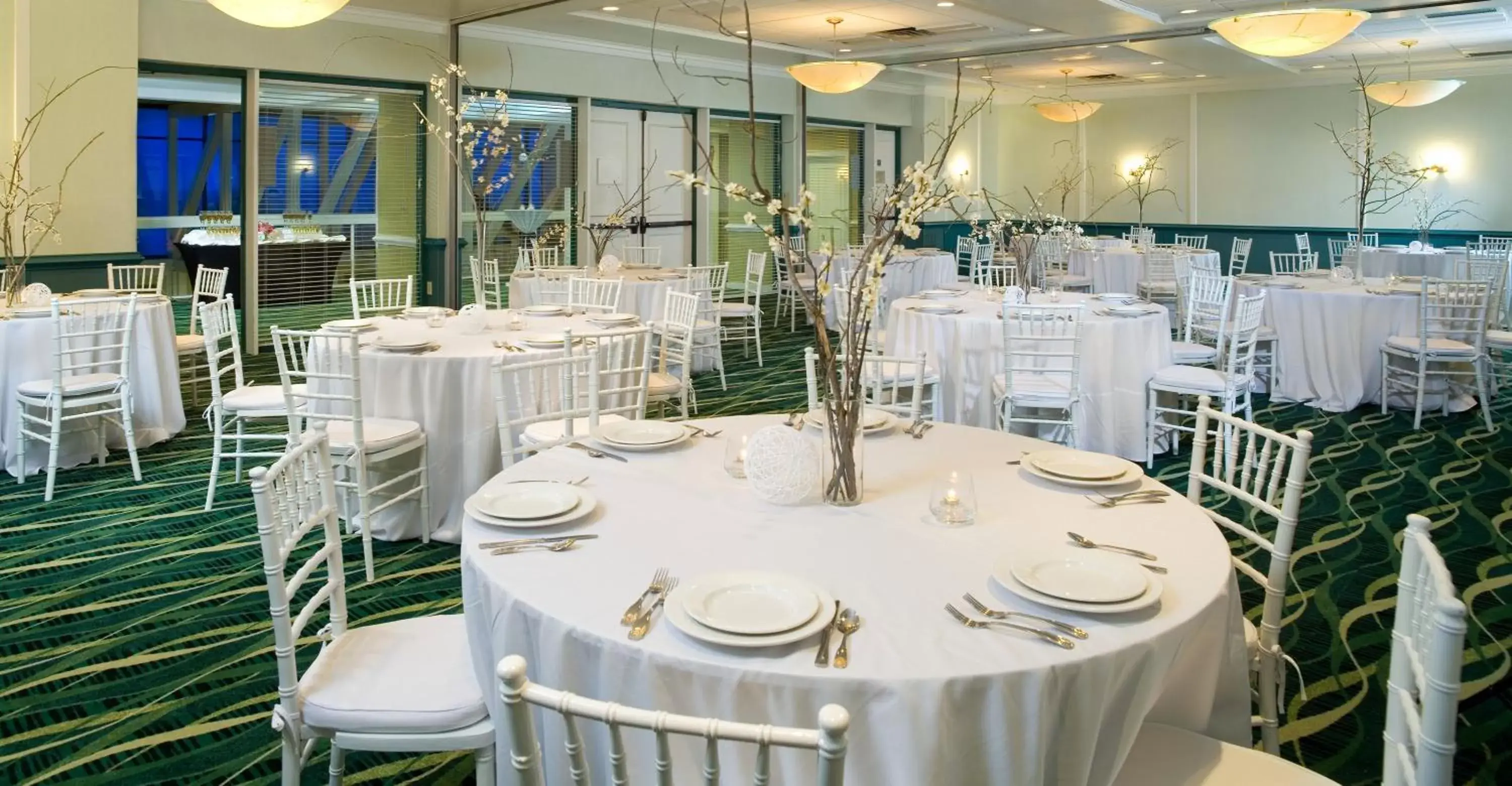 Banquet/Function facilities, Restaurant/Places to Eat in Holiday Inn Va Beach-Oceanside 21st St, an IHG Hotel