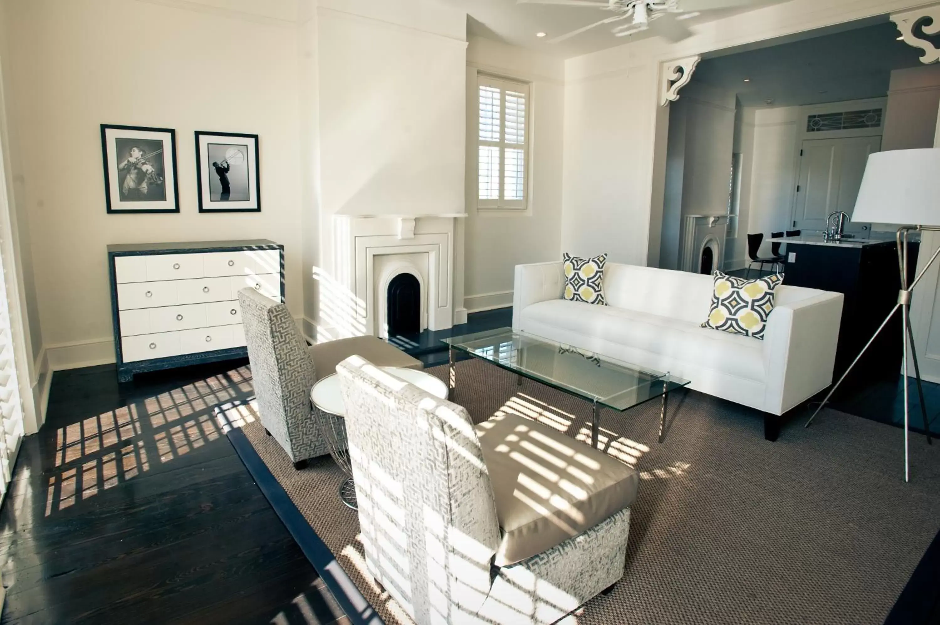 Living room, Seating Area in Melrose Mansion Suites