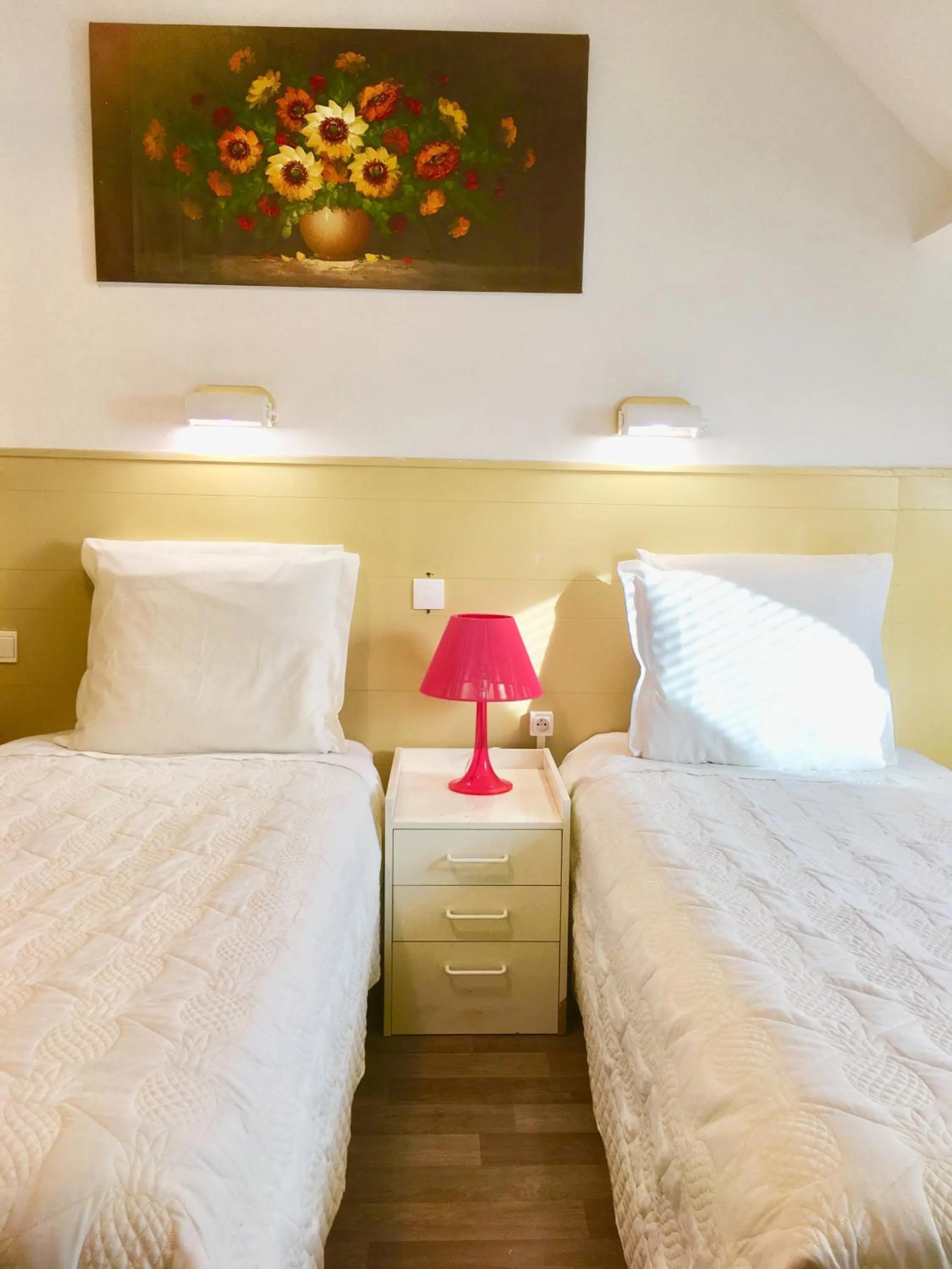 Bed in Hotel Paris Star