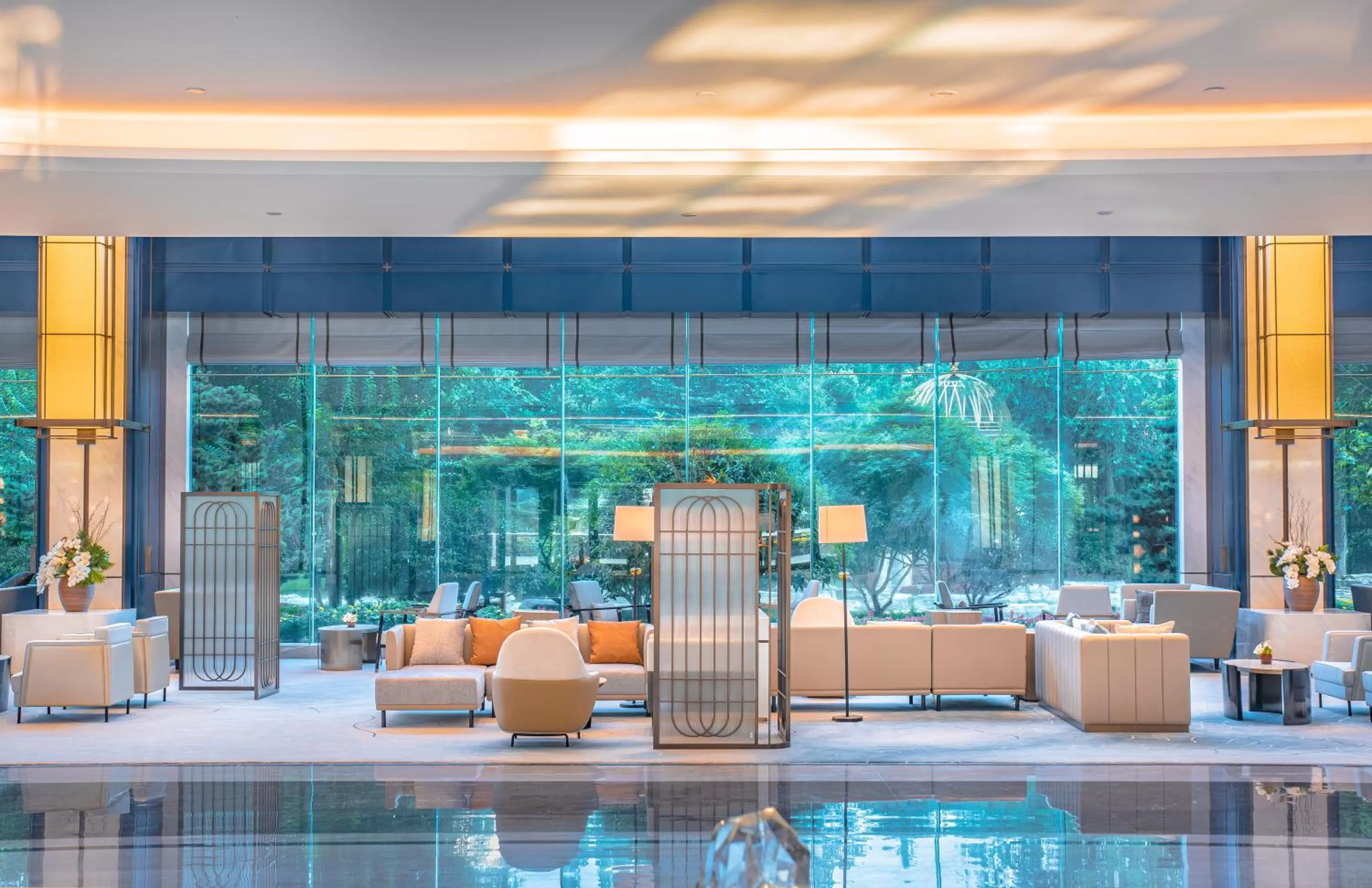 Lobby or reception in Wyndham Qingdao l Free Fixed-Time Shuttle Service Between Hotel and Airport & North Railway Station l Outdoor Children's Amusement Park l 1-Hour Play Snooker or Table Tennis