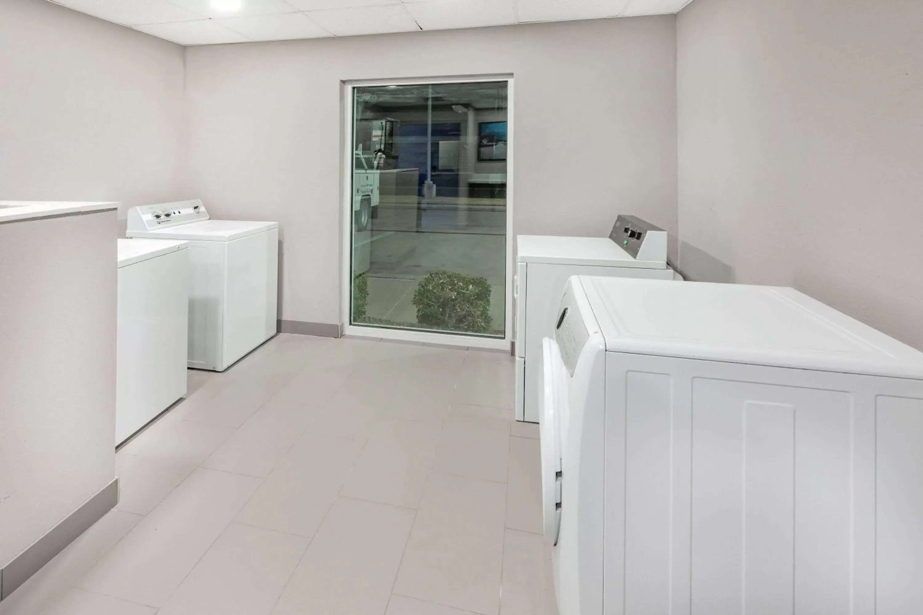laundry in Hawthorn Extended Stay by Wyndham Ardmore laundry in Hawthorn Extended Stay by Wyndham Ardmore