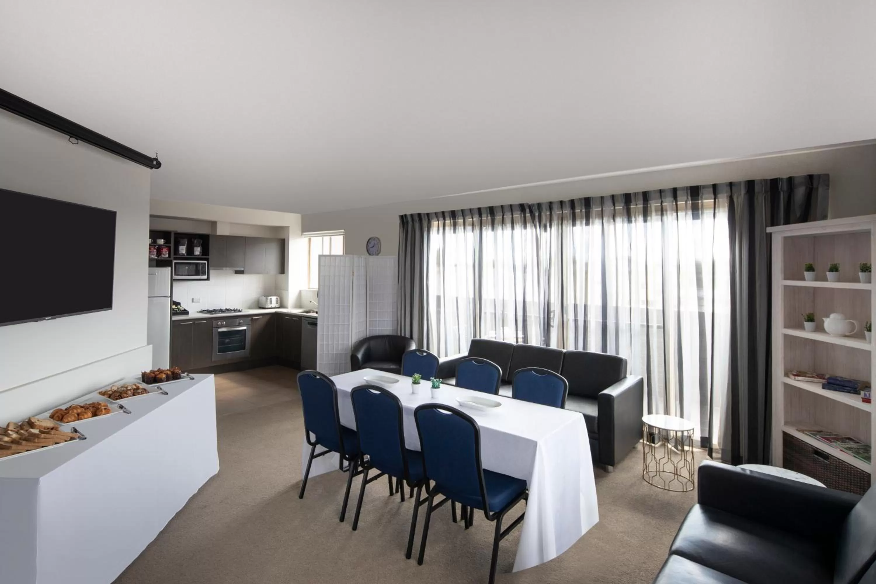 Restaurant/places to eat in Mantra Castle Hill Sydney, an Accor Hotel