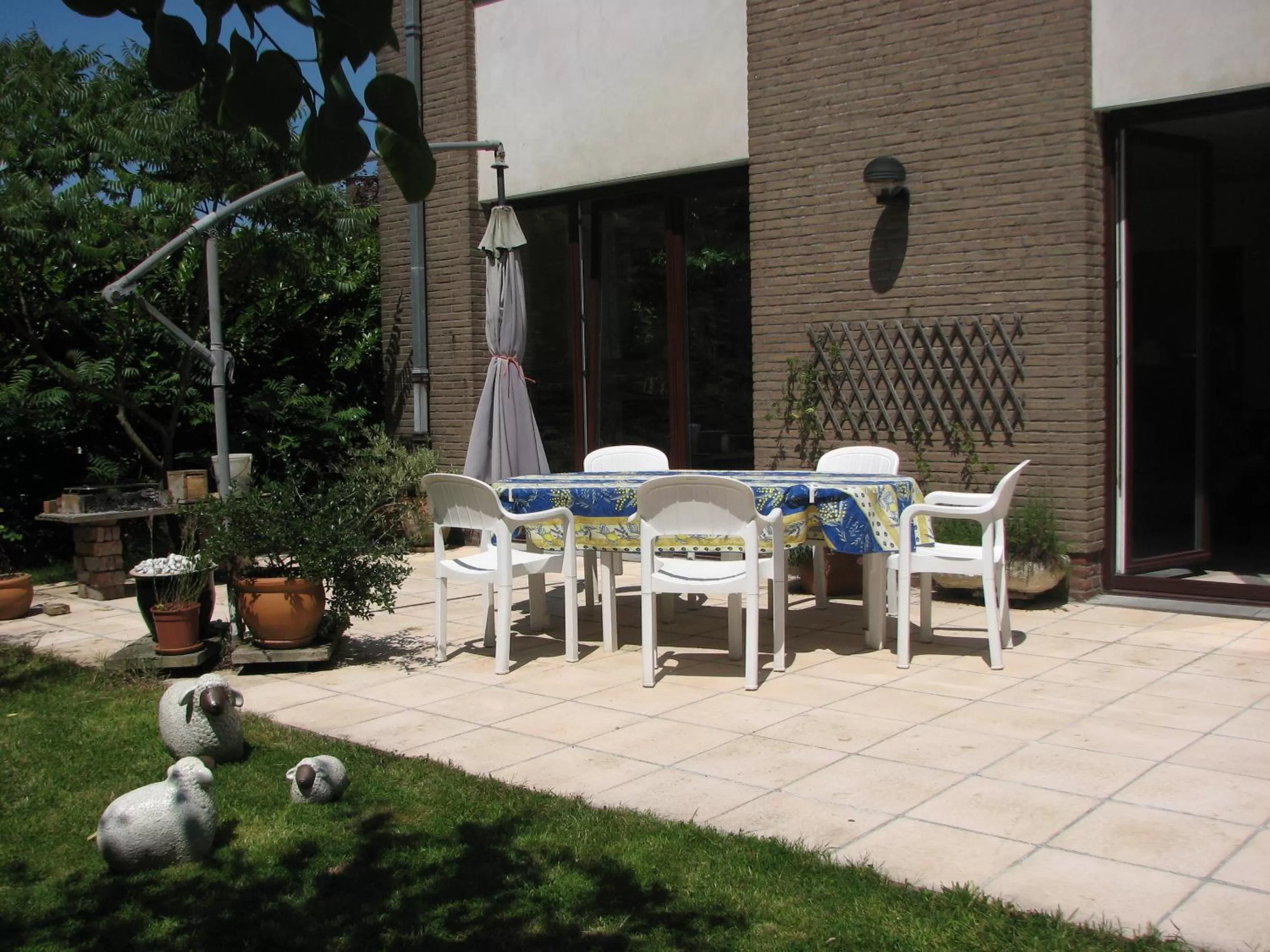 Patio in Prince d'Orange Bed & Breakfast