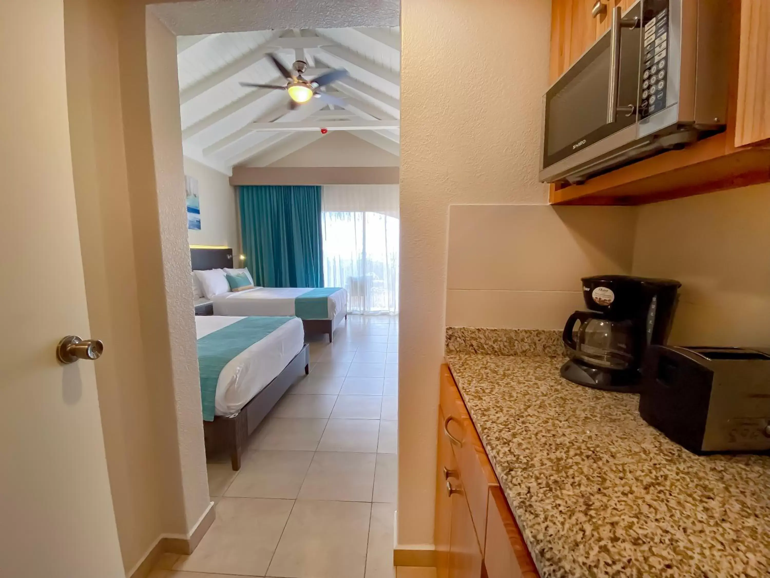 Kitchen or kitchenette in The Royal Sea Aquarium Resort