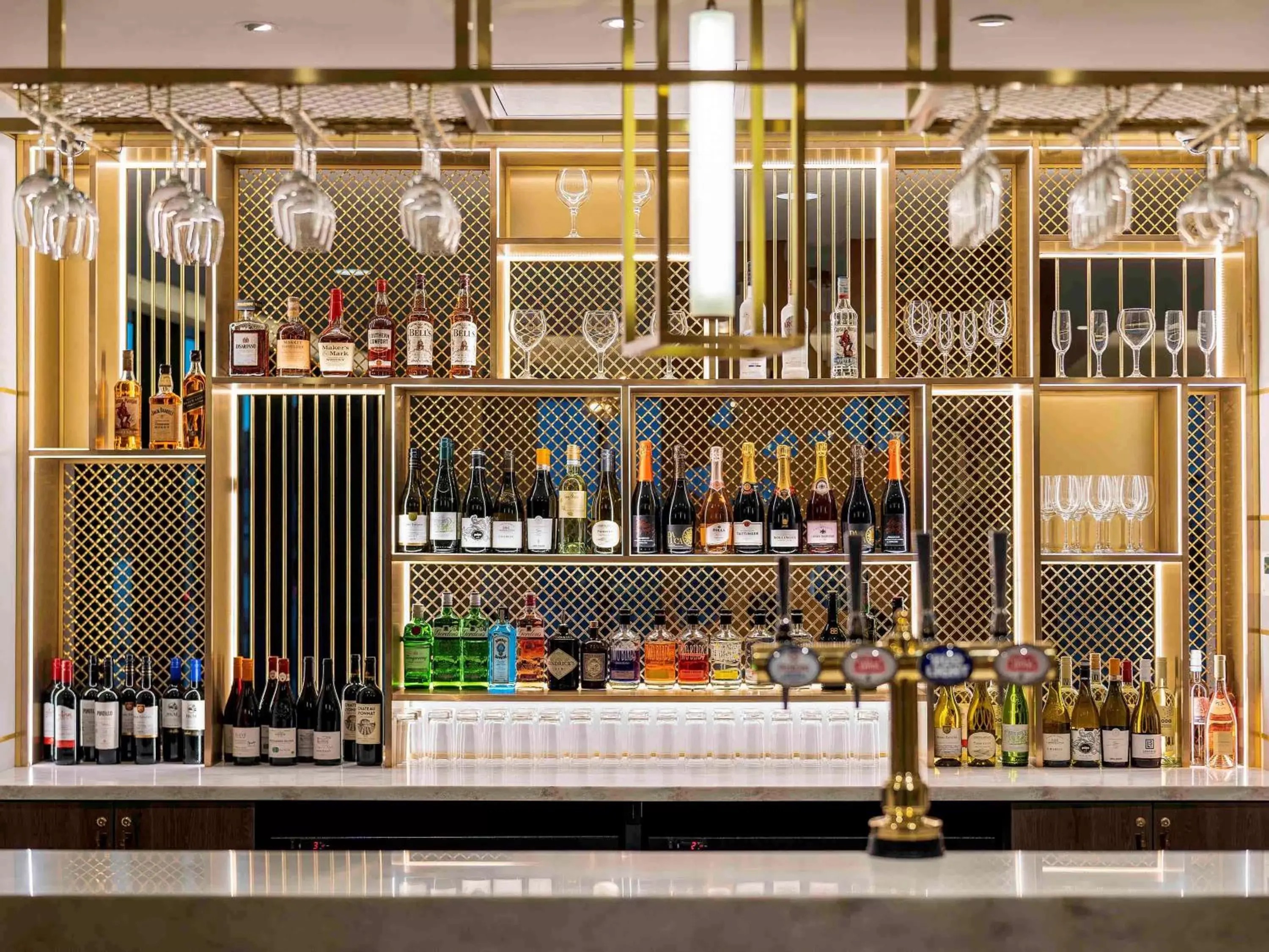 Lounge or bar in Novotel Leicester