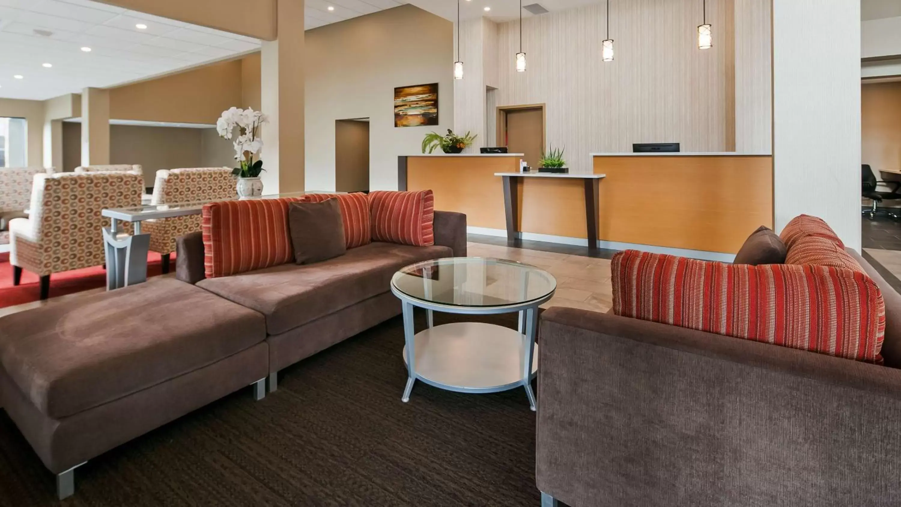 Lobby or reception, Lounge/Bar in Best Western PLUS Burnaby Hotel
