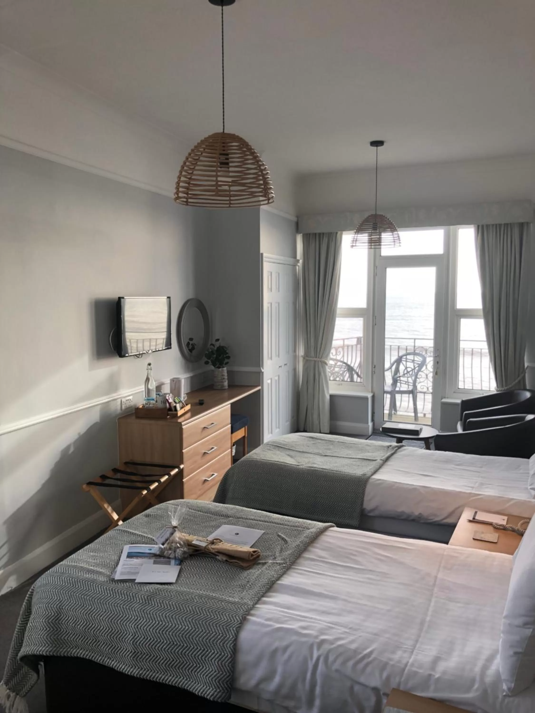 Photo of the whole room, Bed in The Elizabeth