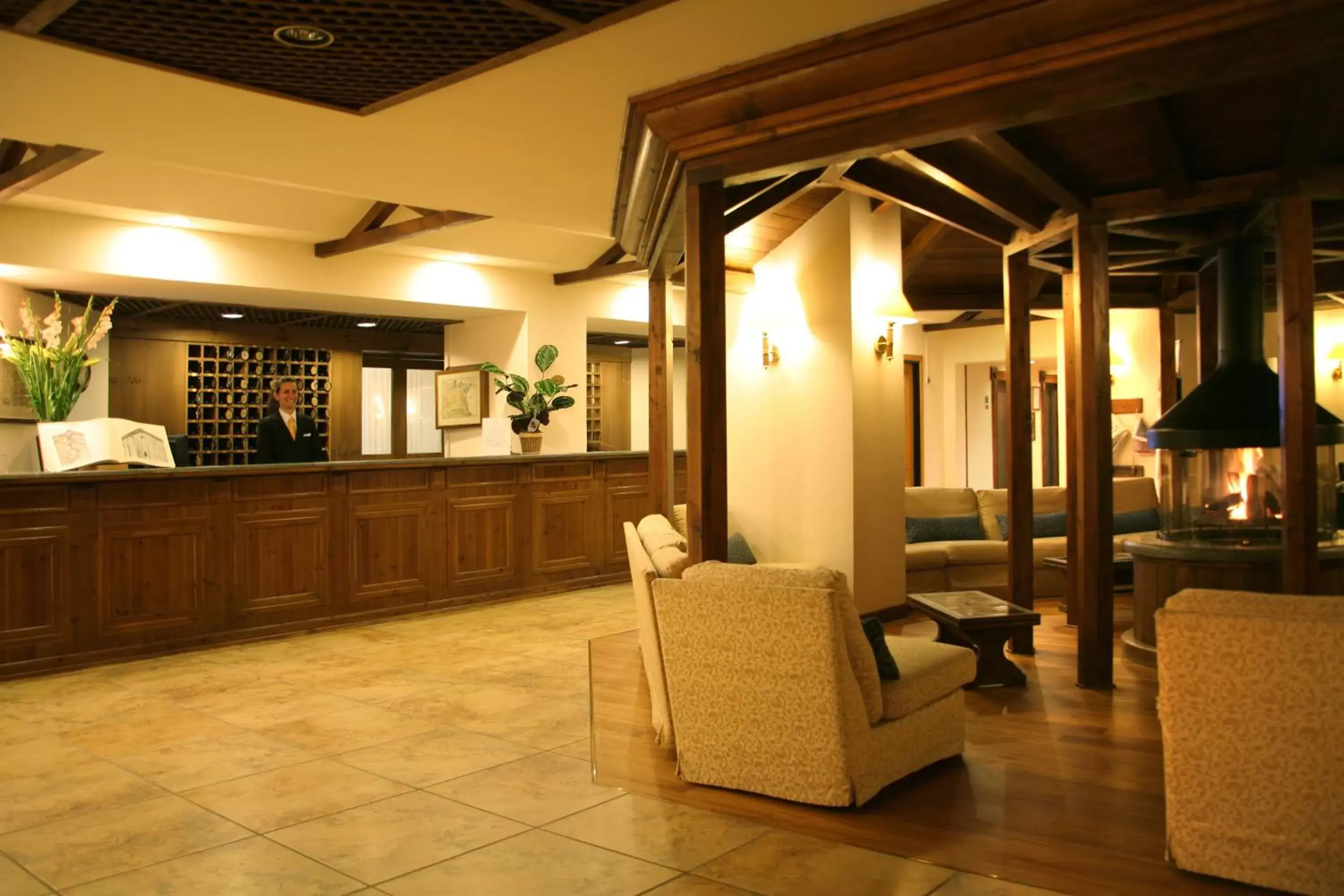 Staff, Lobby/Reception in Hotel Alaska Cortina