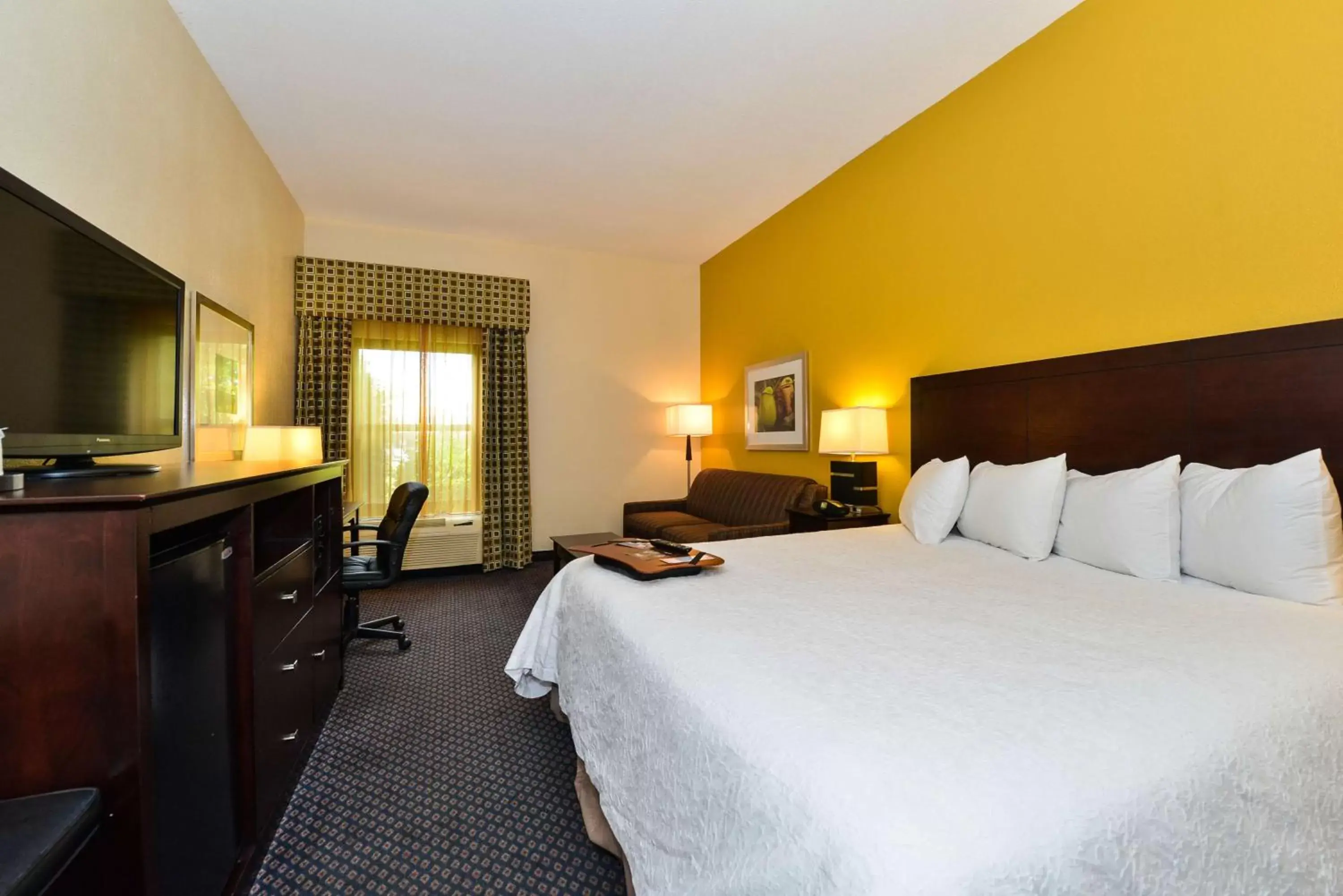 Bed in Hampton Inn By Hilton Petersburg-Ft. Lee