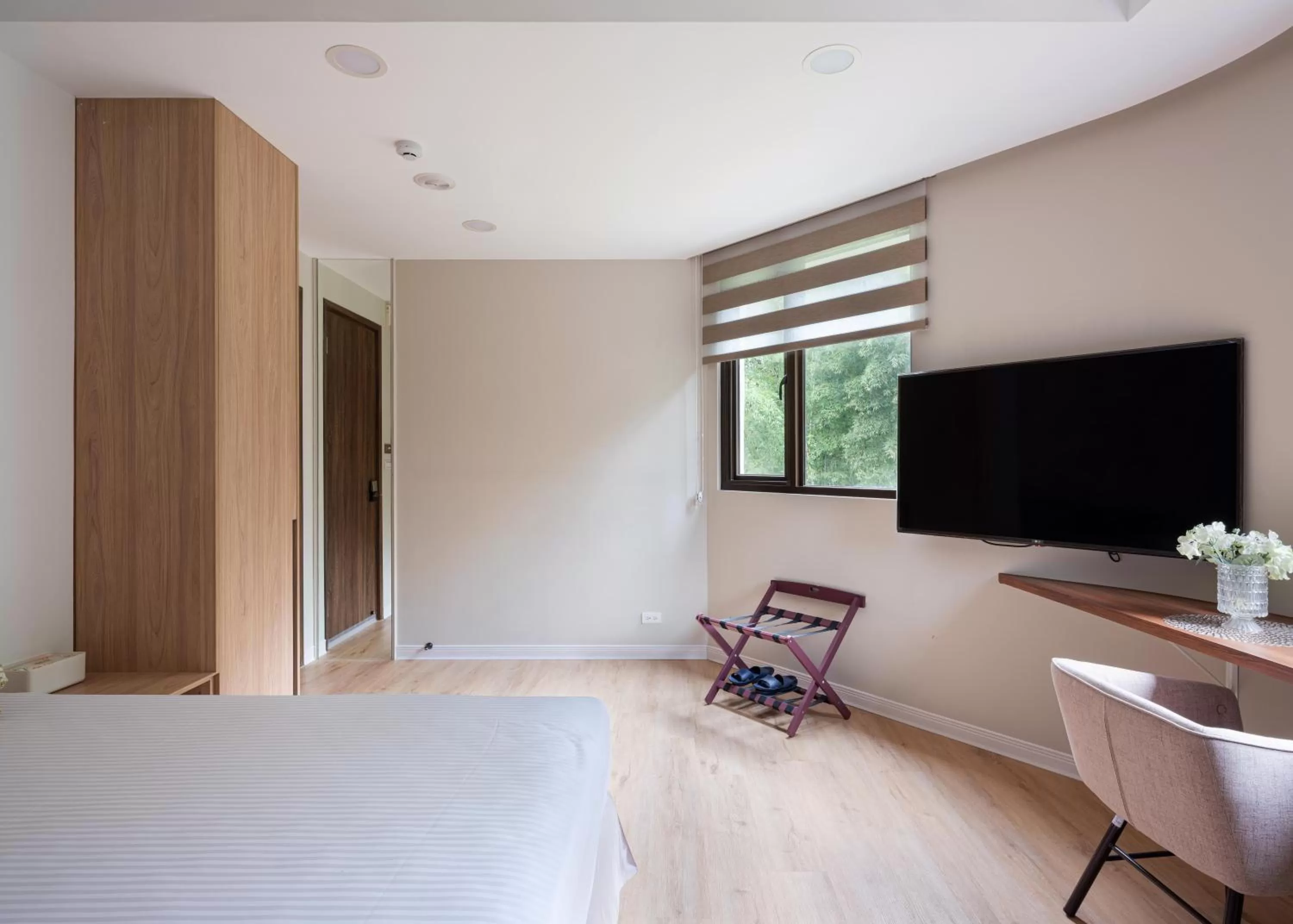 Decorative detail, Bed in 名竹旅社 Minzu Hotel