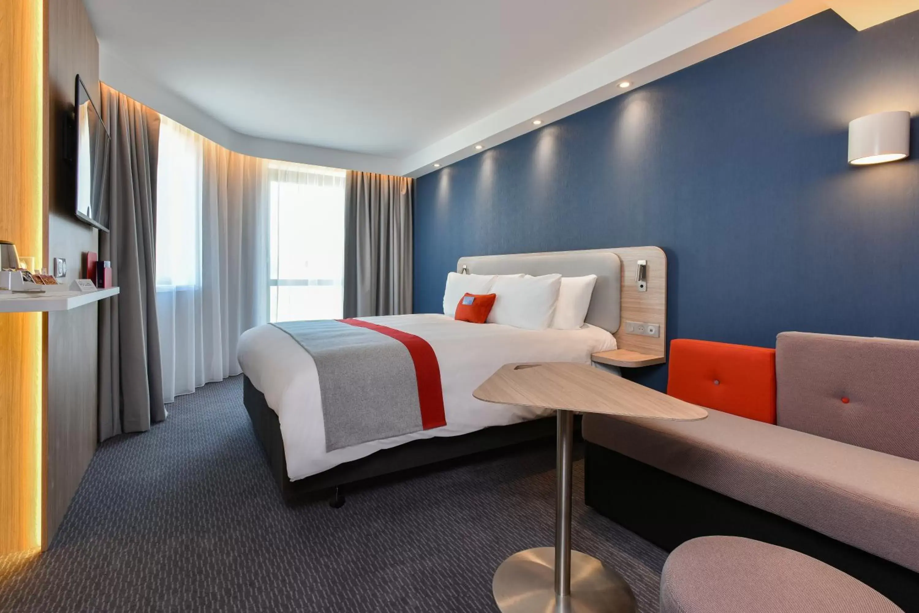 Bedroom, Bed in Holiday Inn Express - Rouen Centre - Rive Gauche, an IHG Hotel