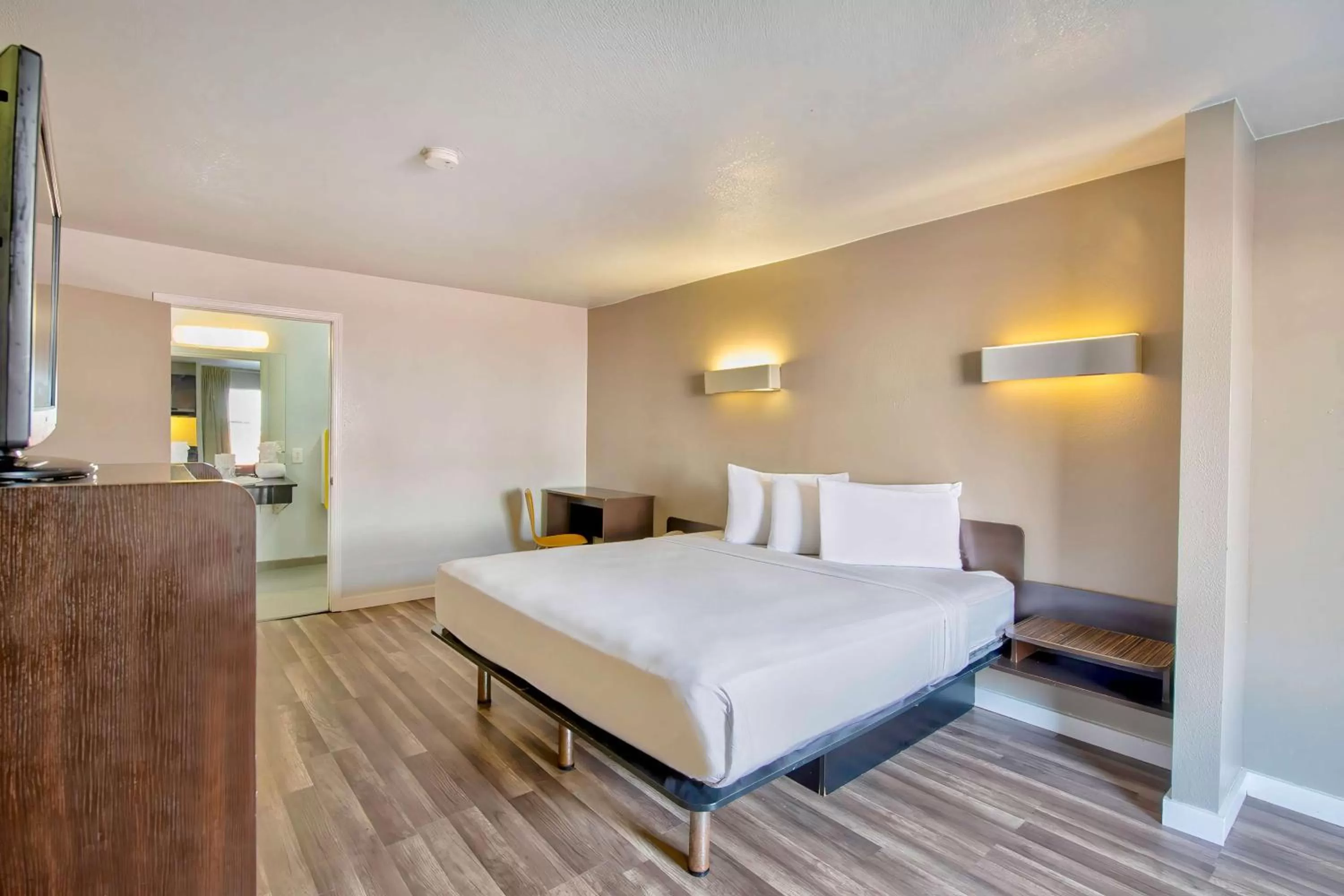 Bedroom, Bed in Studio 6-San Antonio, TX - Airport