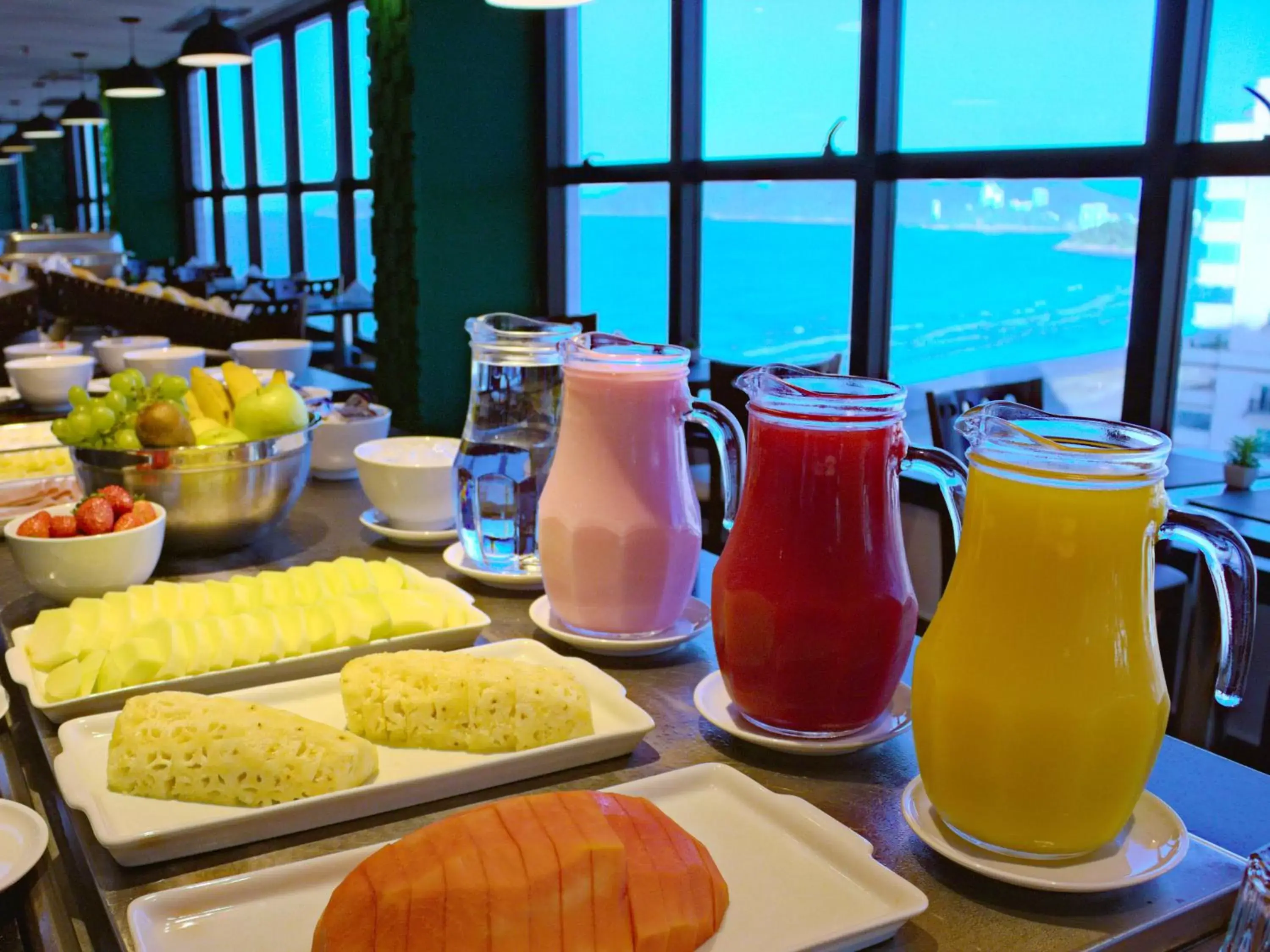 Breakfast in Summit Suítes Hotel Santos