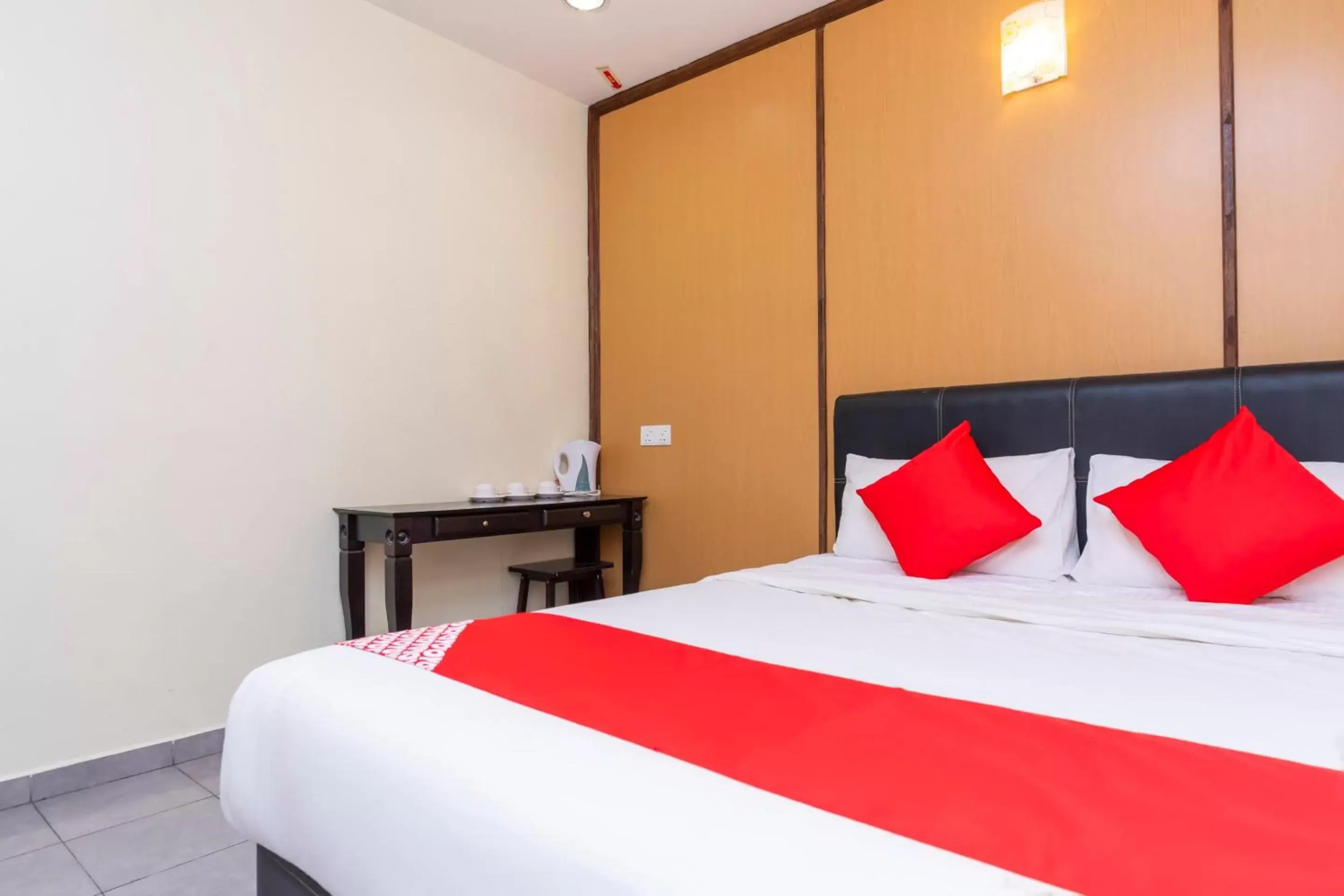 Bedroom, Bed in OYO 756 Muar City Hotel